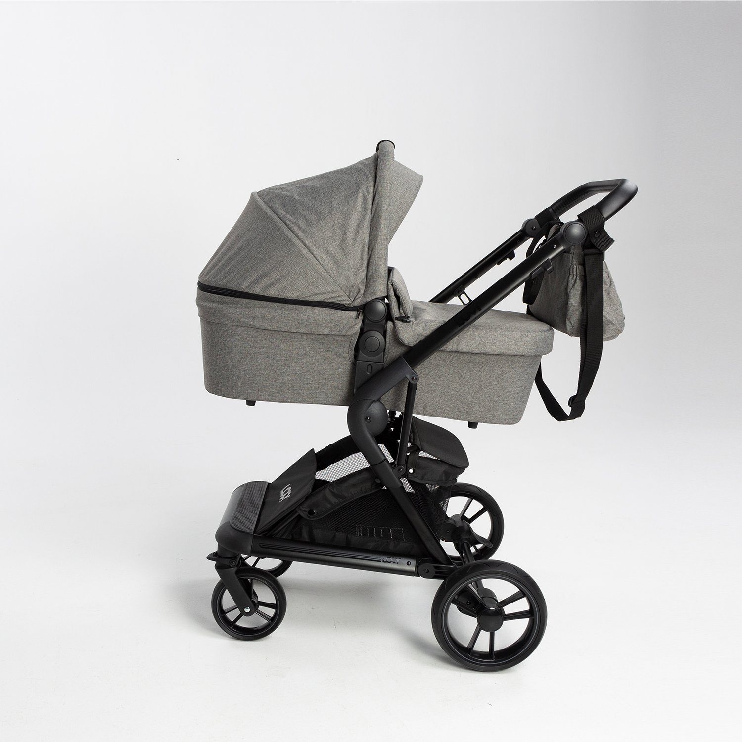 Babywanne, Set. Sportsitz, 2 1 Kombi-Kinderwagen und ein Moskitonetz. Regenschutz Cat LOVY Grey Wickeltasche, in Eingeschlossen: