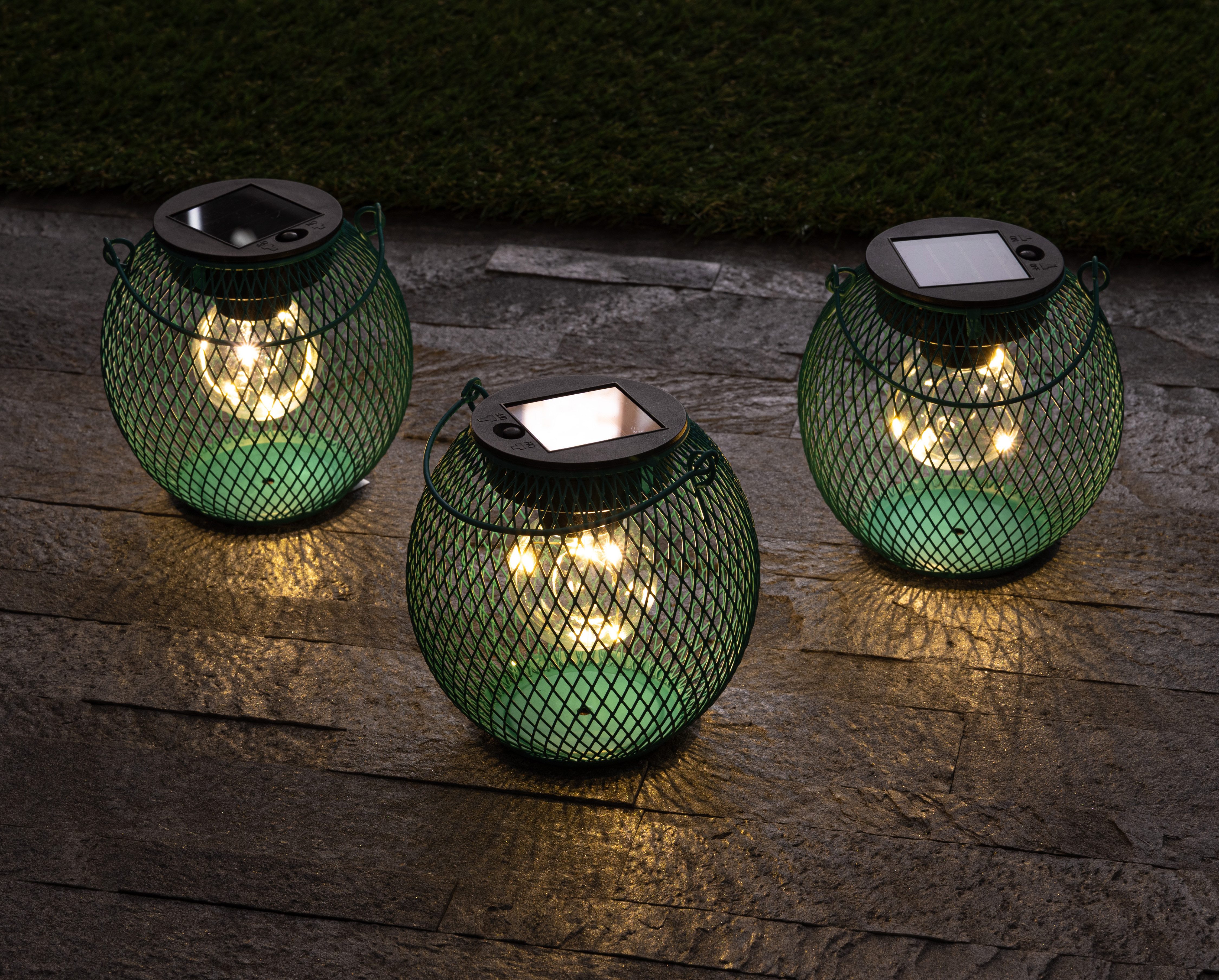 OTTO home LED Solarleuchte Aaddis, LED-Metalllaterne, 3er Set, Tageslichtsensor, LED fest integriert, Warmweiß, einzeln positionierbar
