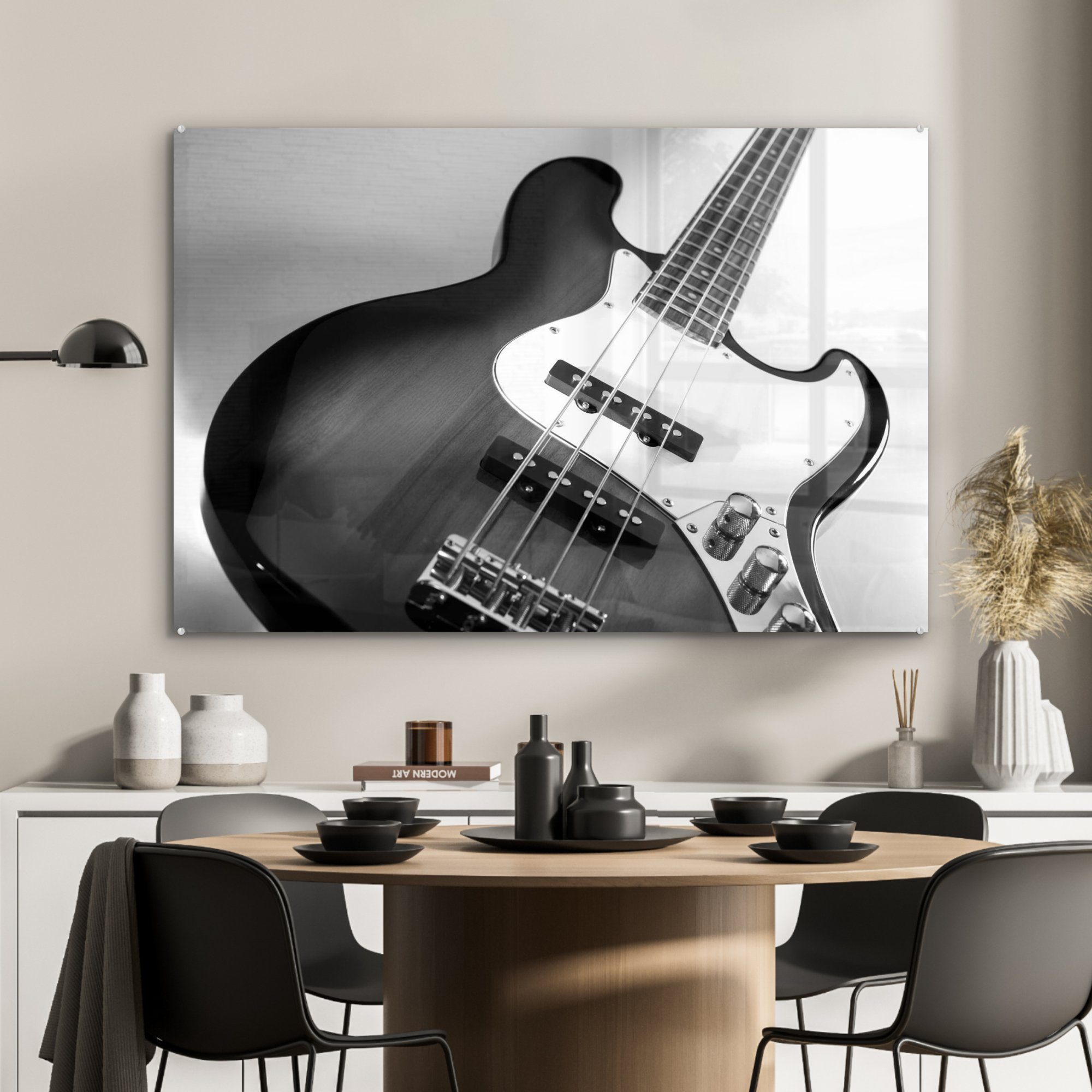 & (1 St), Wohnzimmer weiß, Nahaufnahme Acrylglasbilder Bassgitarre MuchoWow und einer Acrylglasbild schwarz - Schlafzimmer