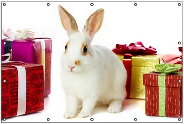 Wallario Sichtschutzzaunmatten Süßes Kaninchen mit bunten Geschenken