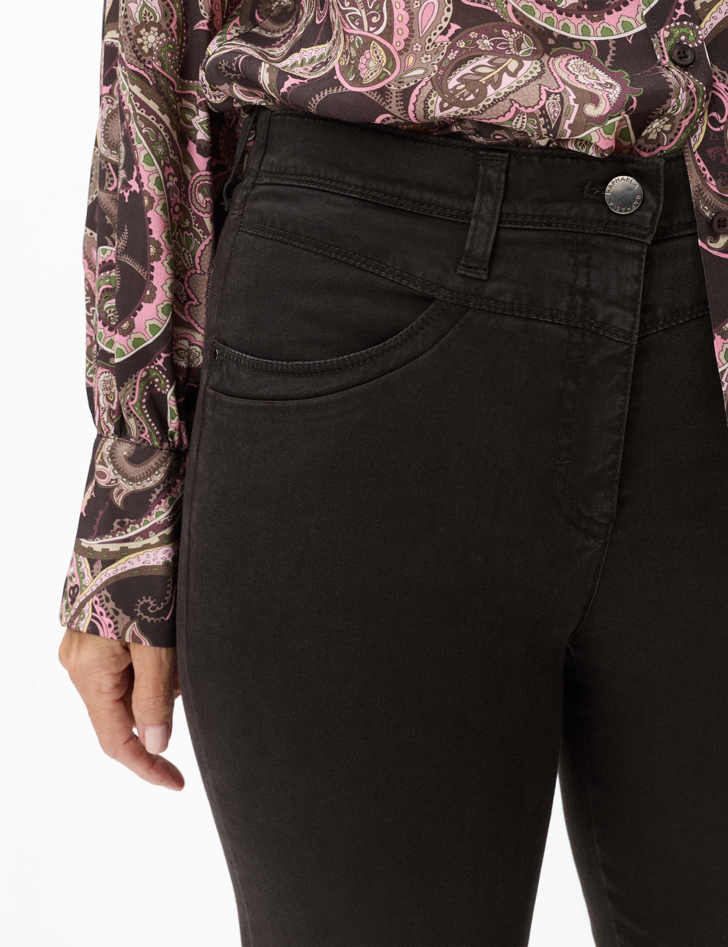 RAPHAELA by BRAX 5-Pocket-Hose Style LAURA NEW Satin: Five-Pocket im Super Slim Fit – Bild 4 von 5