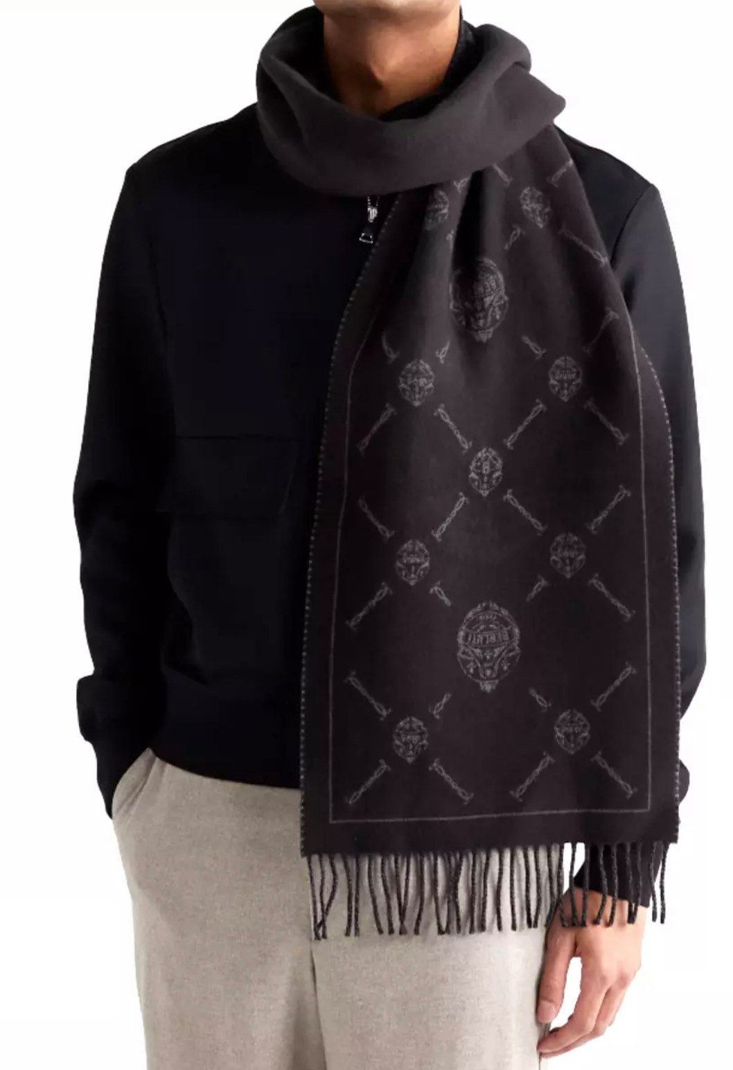 Berluti Wollschal Double Face Signature Fringed Logo-Intarsia, wird durch das unverwechselbare Signature-Motiv von Berluti ergänzt