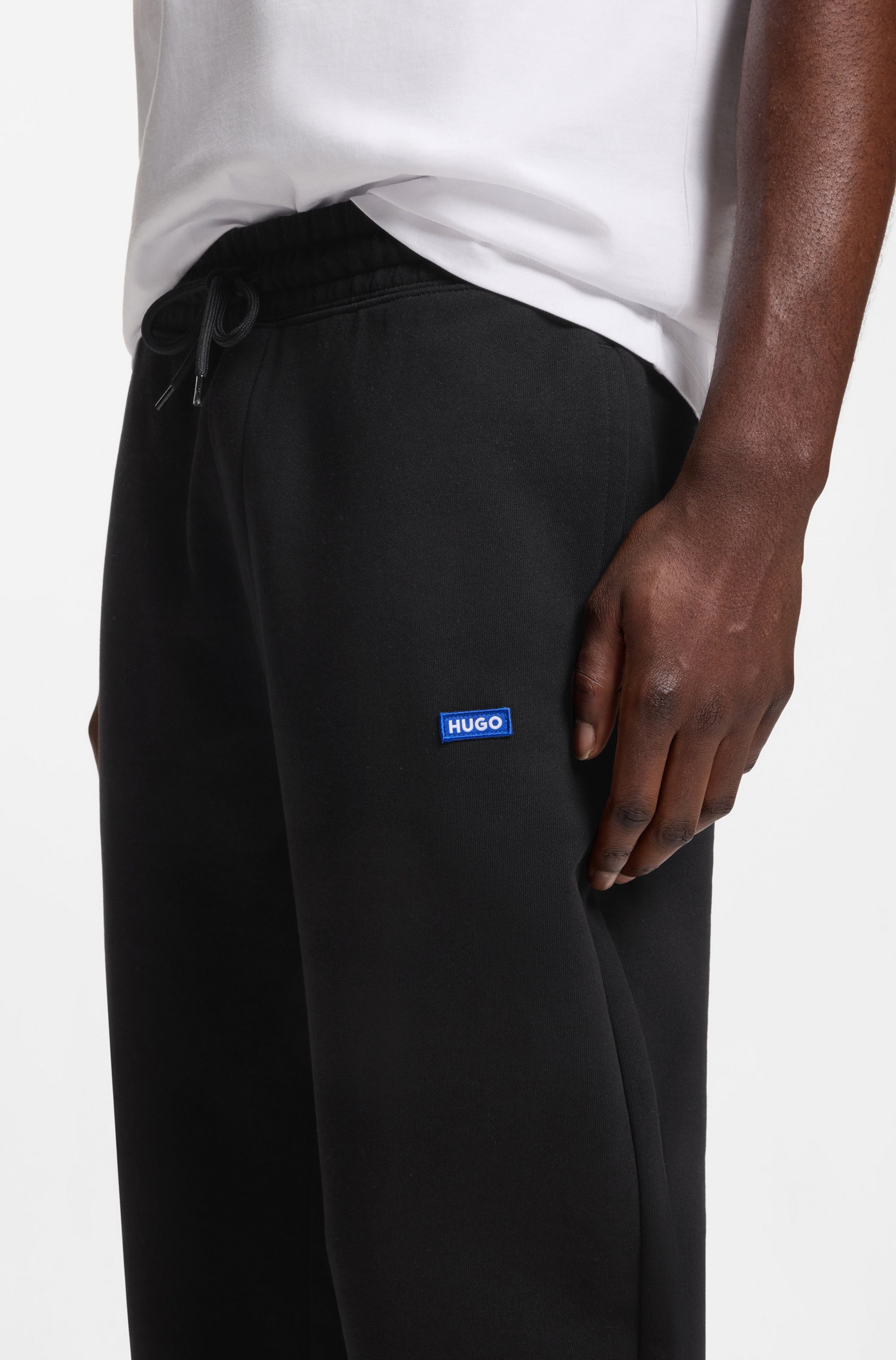 HUGO Jogginghose Napin mit kleinem Logo-Patch