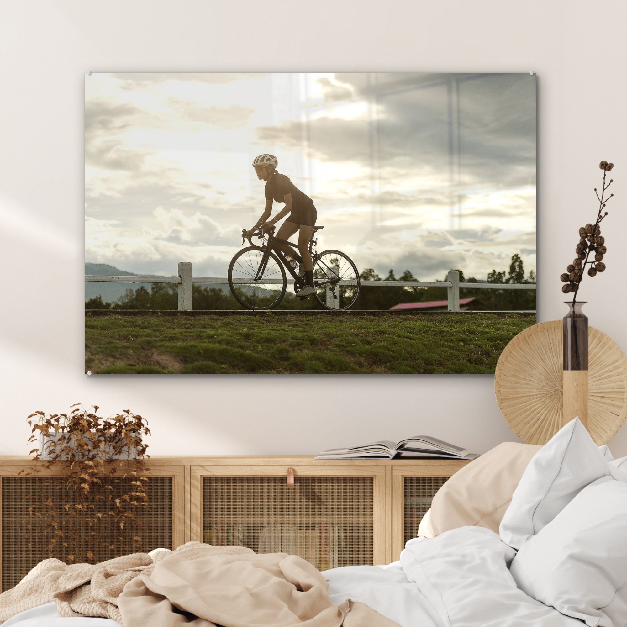 Schlafzimmer Acrylglasbild Wohnzimmer MuchoWow - & Radfahren (1 Fahrrad, - Gras Acrylglasbilder St),