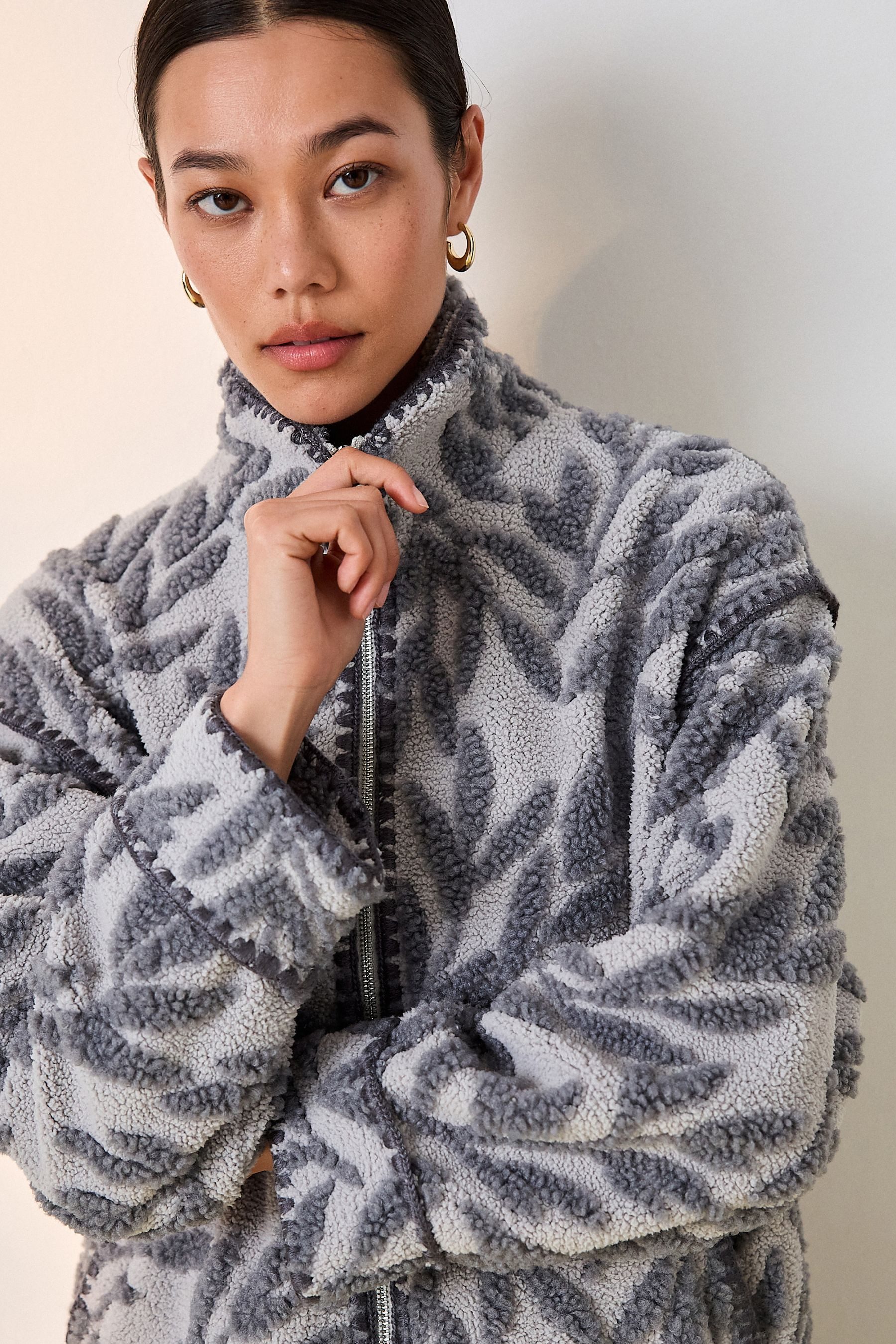 Next Fleecejacke Hemdjacke mit Reißverschluss und Blumen-Print (1-St) – Bild 4 von 5