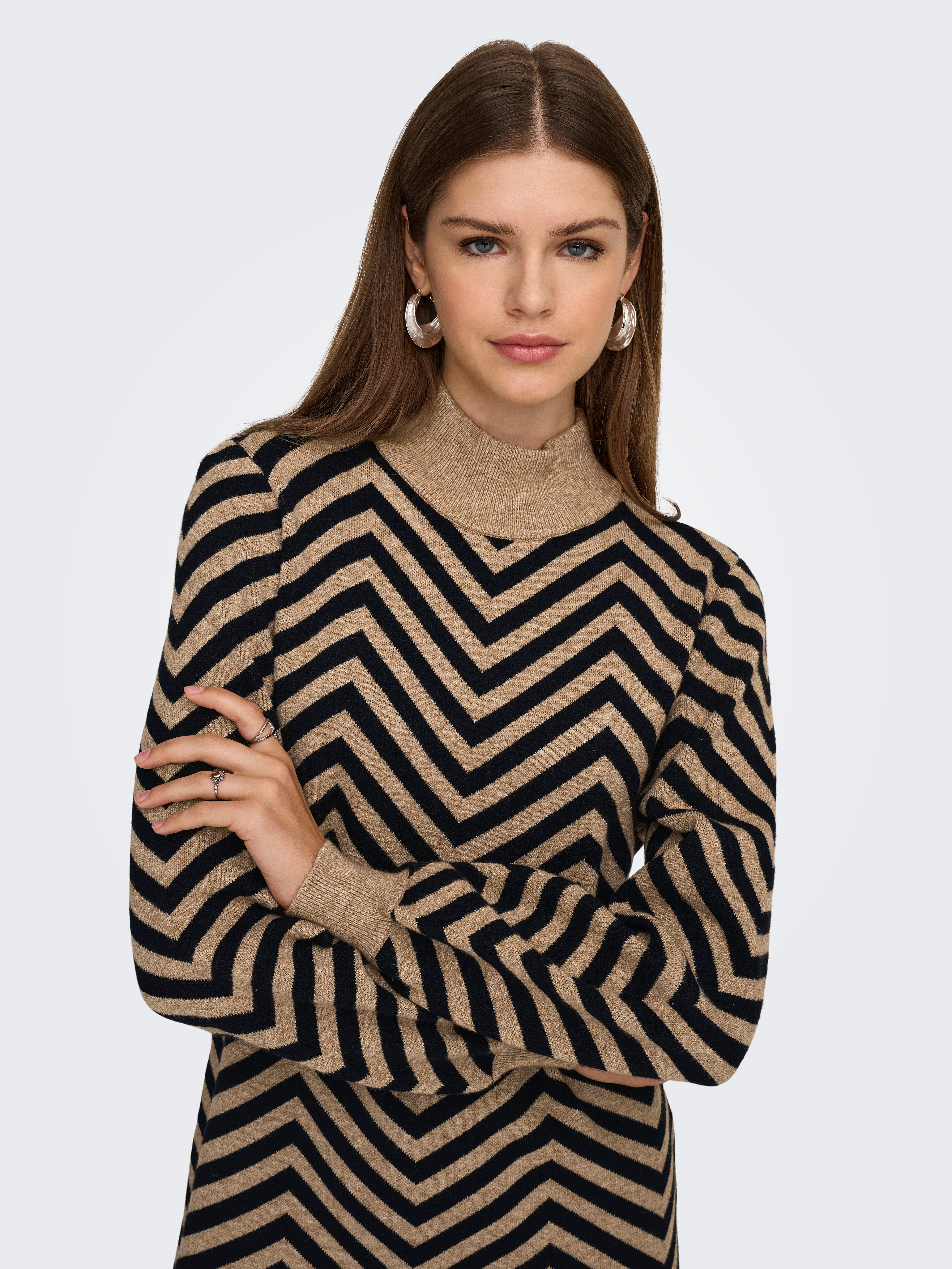 ONLY Strickkleid ONLJULIA LS HIGHNECK PATTERN DRESS KNT