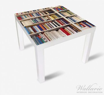 Wallario Möbelfolie Weißes Bücherregal mit unterschiedlichen Büchern