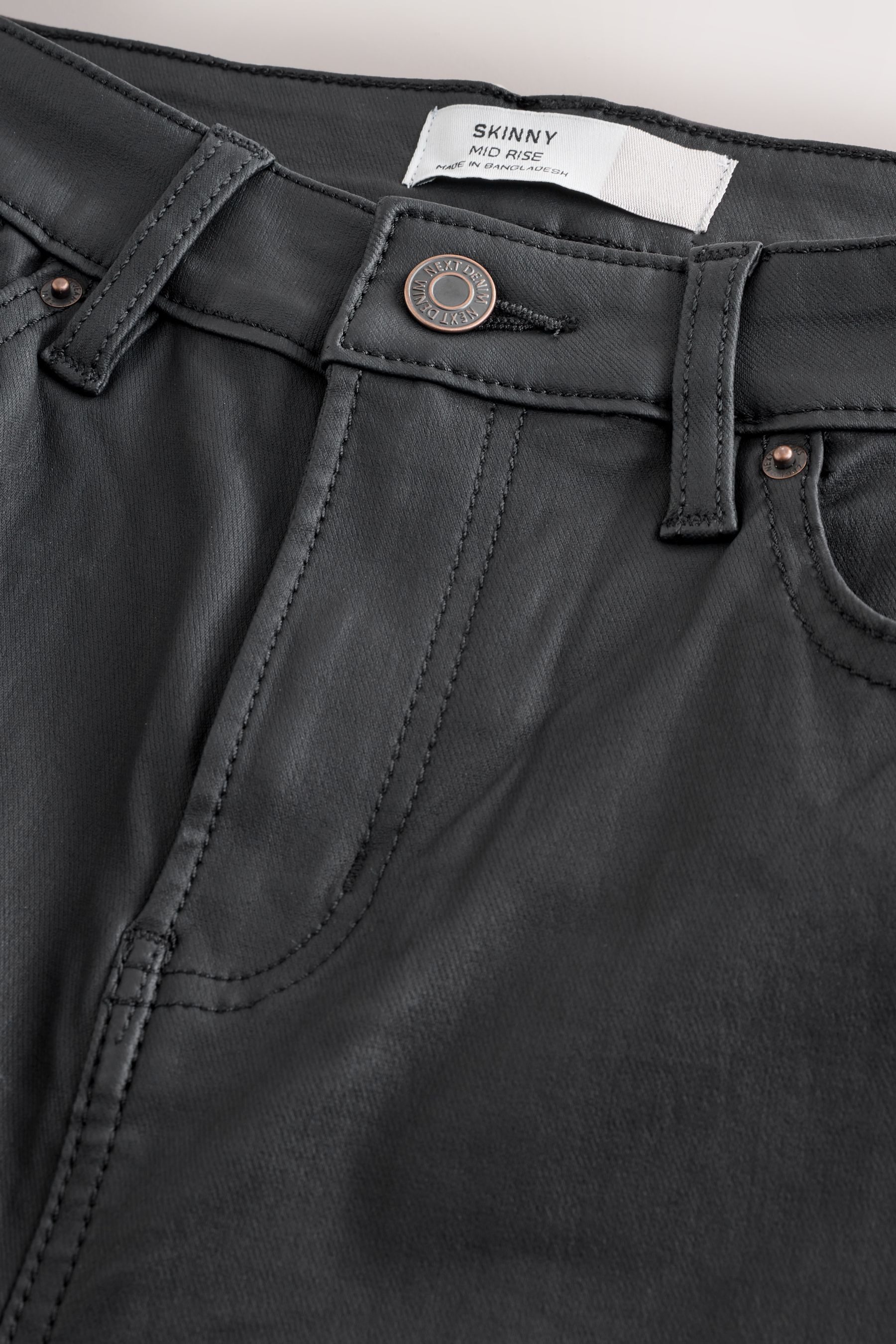 Next Skinny-fit-Jeans Beschichtete Skinny Fit Denim-Jeans, Kurzgröße (1-tlg)
