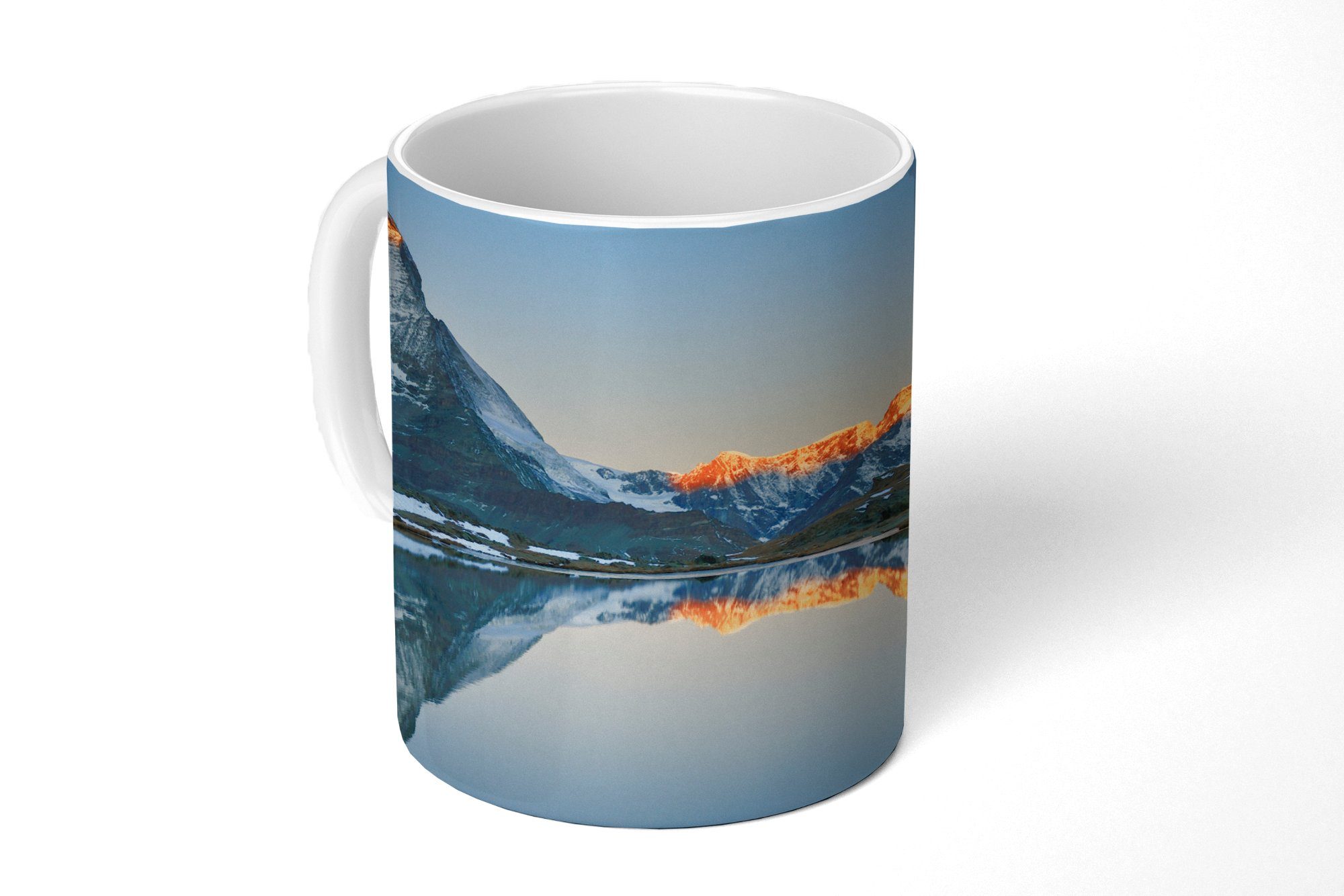 MuchoWow Tasse Matterhorn spiegelt sich im Riffelsee bei Sonnenaufgang in der Schweiz, Keramik, Kaffeetassen, Teetasse, Becher, Teetasse, Geschenk