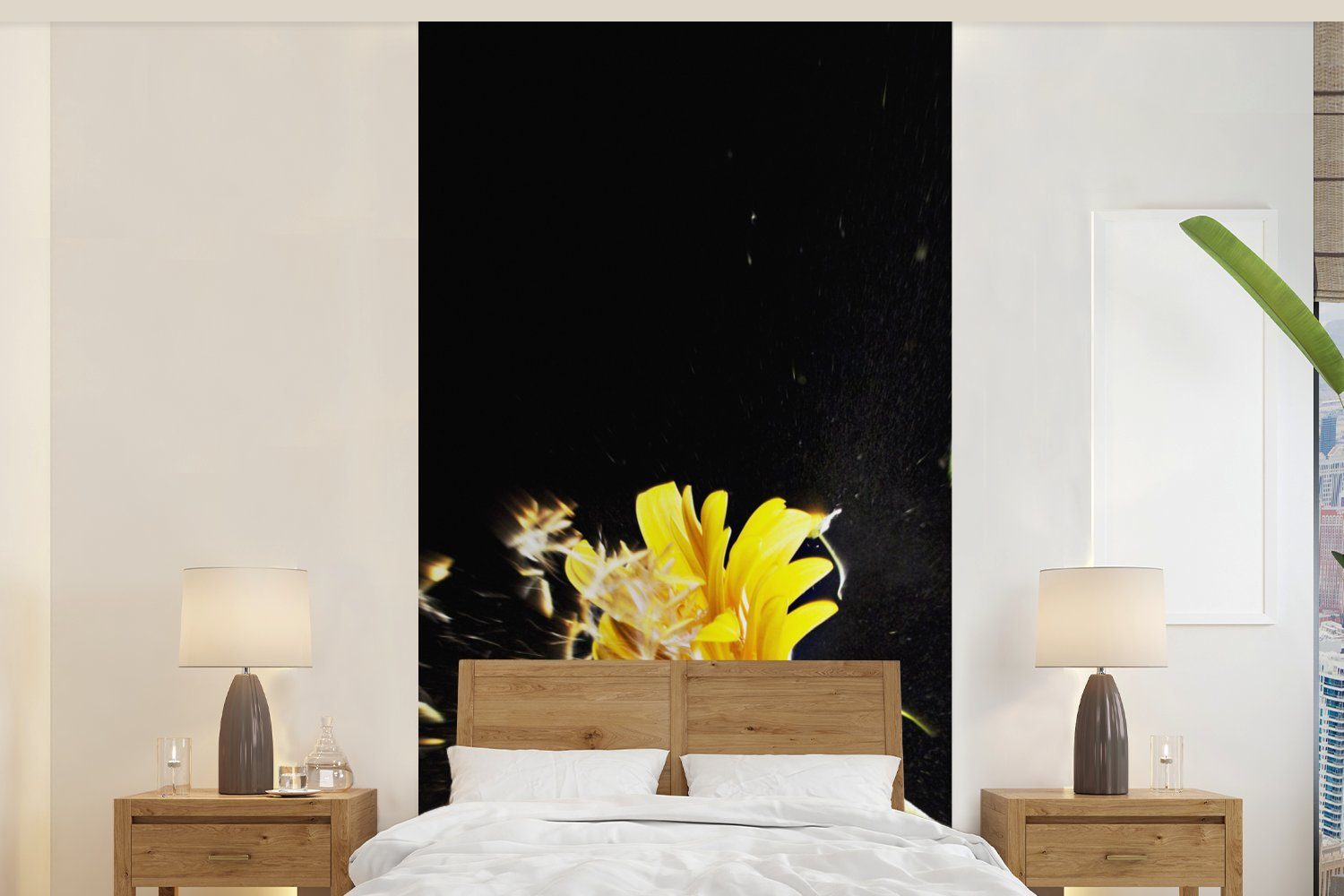 MuchoWow Fototapete Eine orangefarbene Gerbera-Blüte auf schwarzem Hintergrund abgebildet, Matt, bedruckt, (2 St), Vliestapete für Wohnzimmer Schlafzimmer Küche, Fototapete