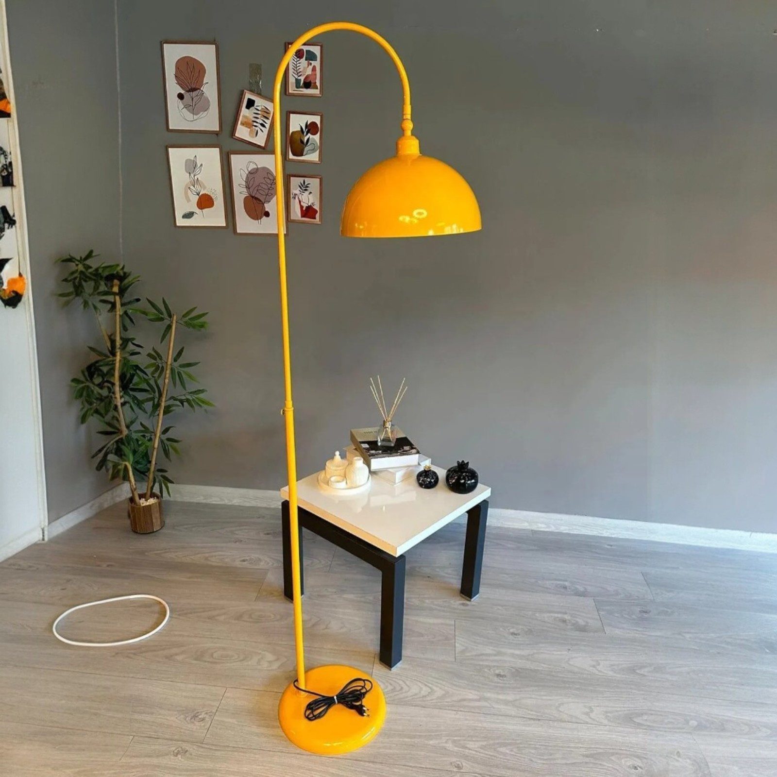 Bamyum Stehlampe Moderne Stehlampe aus Metall mit E27, verstellbarer Lampenschirm, ohne Leuchtmittel, E27, verstellbarer Lampenschirm, Stehluchte mit Ablage