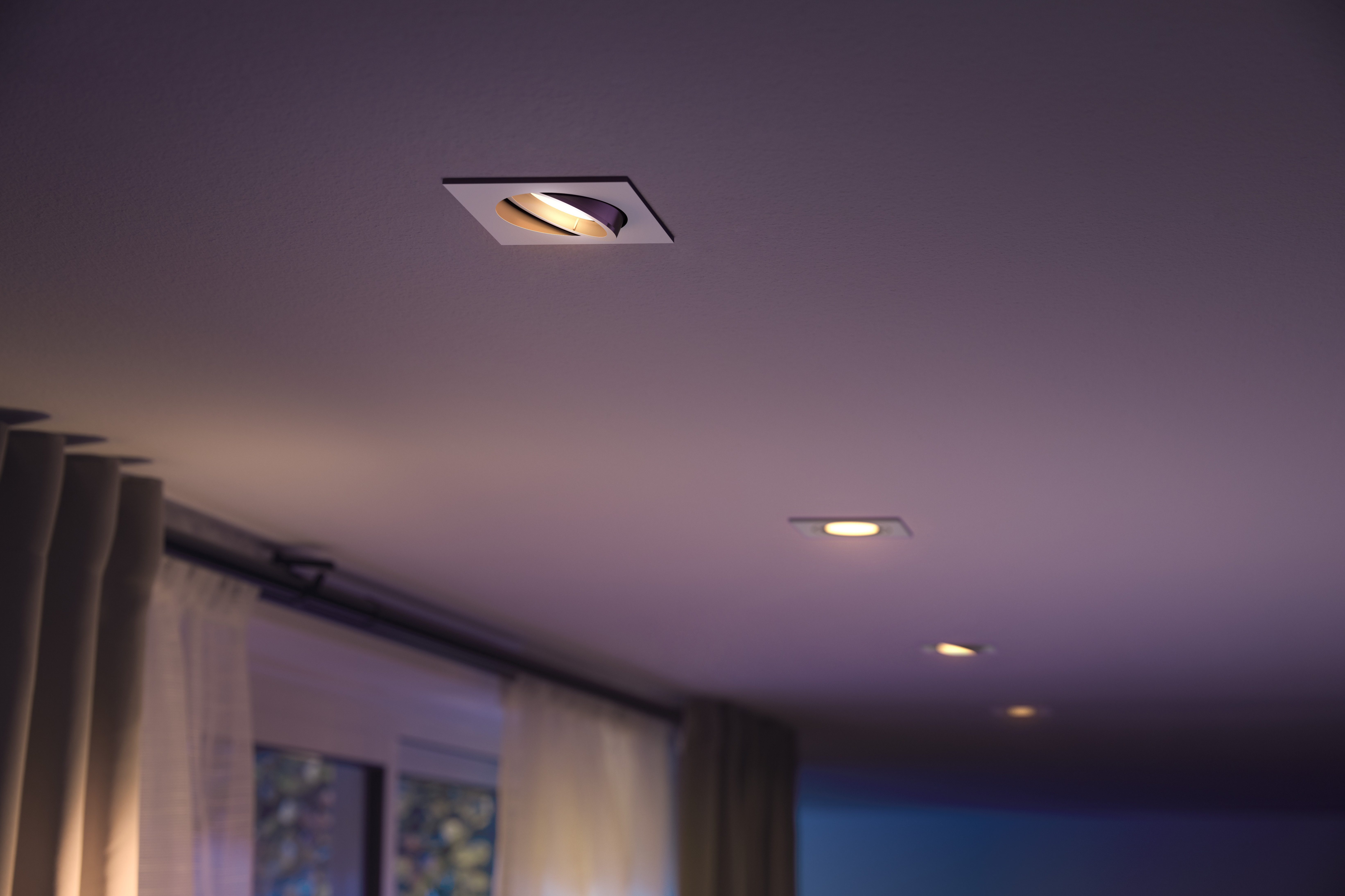 Philips Hue LED Einbauleuchte White & Color Ambiance Centura Einbauspot eckig, Abschaltautomatik, Bluetooth, CCT - über Fernbedienung, Dimmfunktion, Farbsteuerung, Farbwechsel, Leuchtdauer einstellbar, Memoryfunktion, Nachtlichtfunktion, RGB, Smart Home, Timerfunktion, dimmbar über Fernbedienung, erweiterbar, mehrere Helligkeitsstufen, LED wechselbar, RGB
