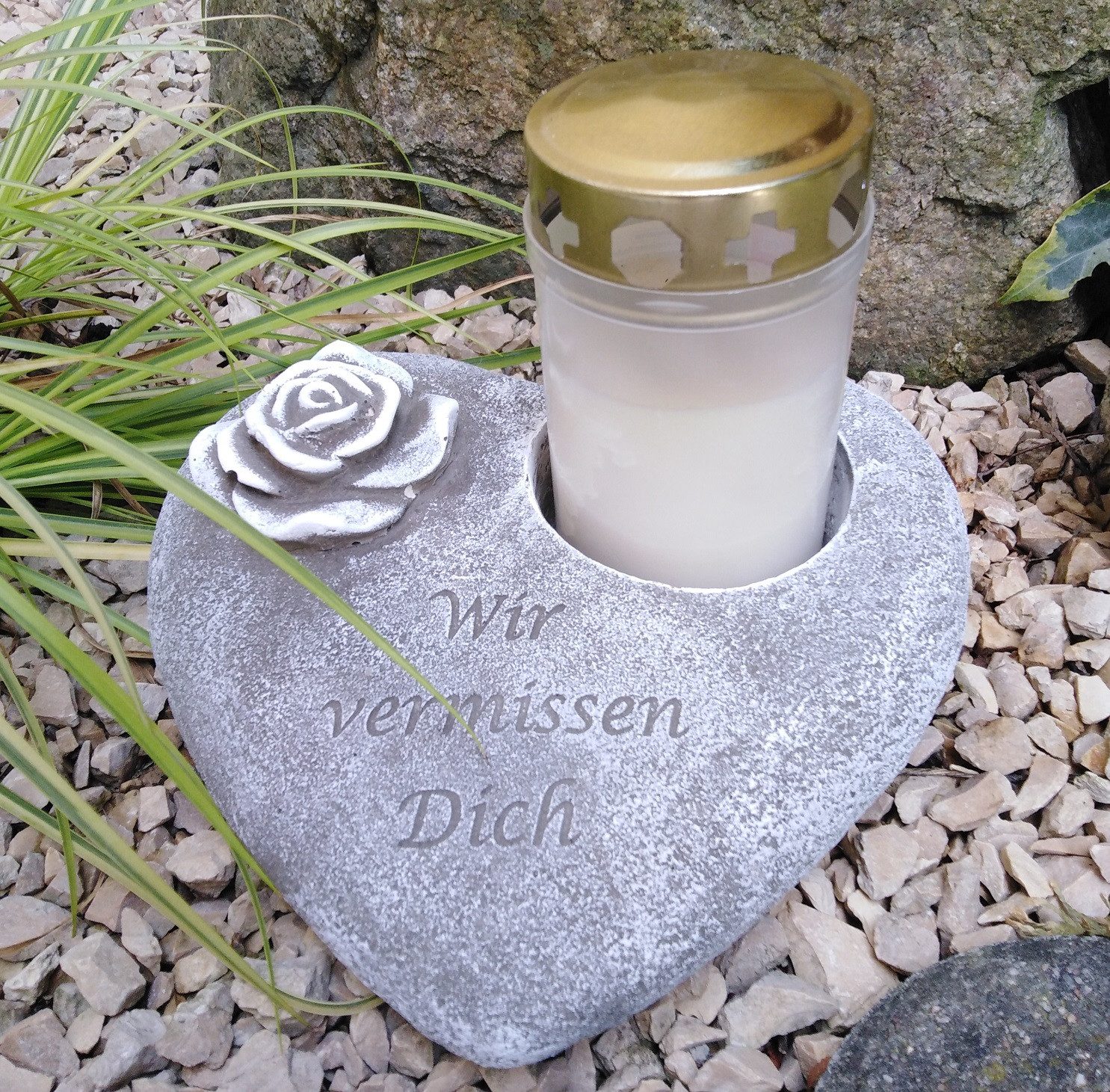 Radami Gartenfigur Grabherz für Grablicht und Rose, Spruch "Wir vermissen Dich" – Bild 3 von 3