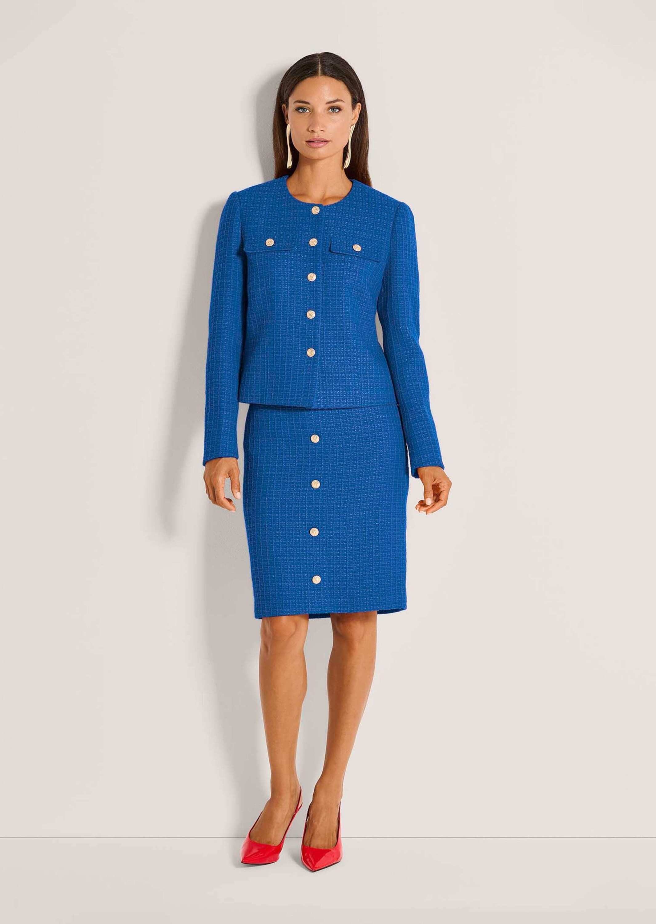 MADELEINE Kurzblazer Couturiger Kurzblazer mit goldfarbenen Knöpfen