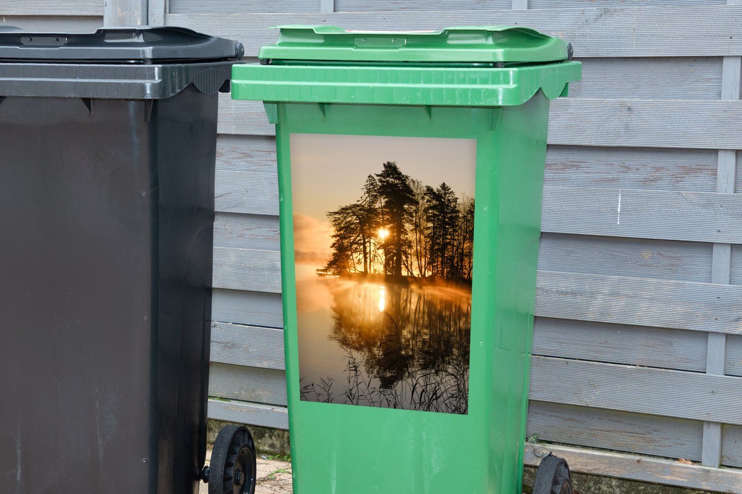 MuchoWow Wandsticker Herbst Sticker, St), Wasser Sonne Mülltonne, Container, Abfalbehälter (1 - Mülleimer-aufkleber, 