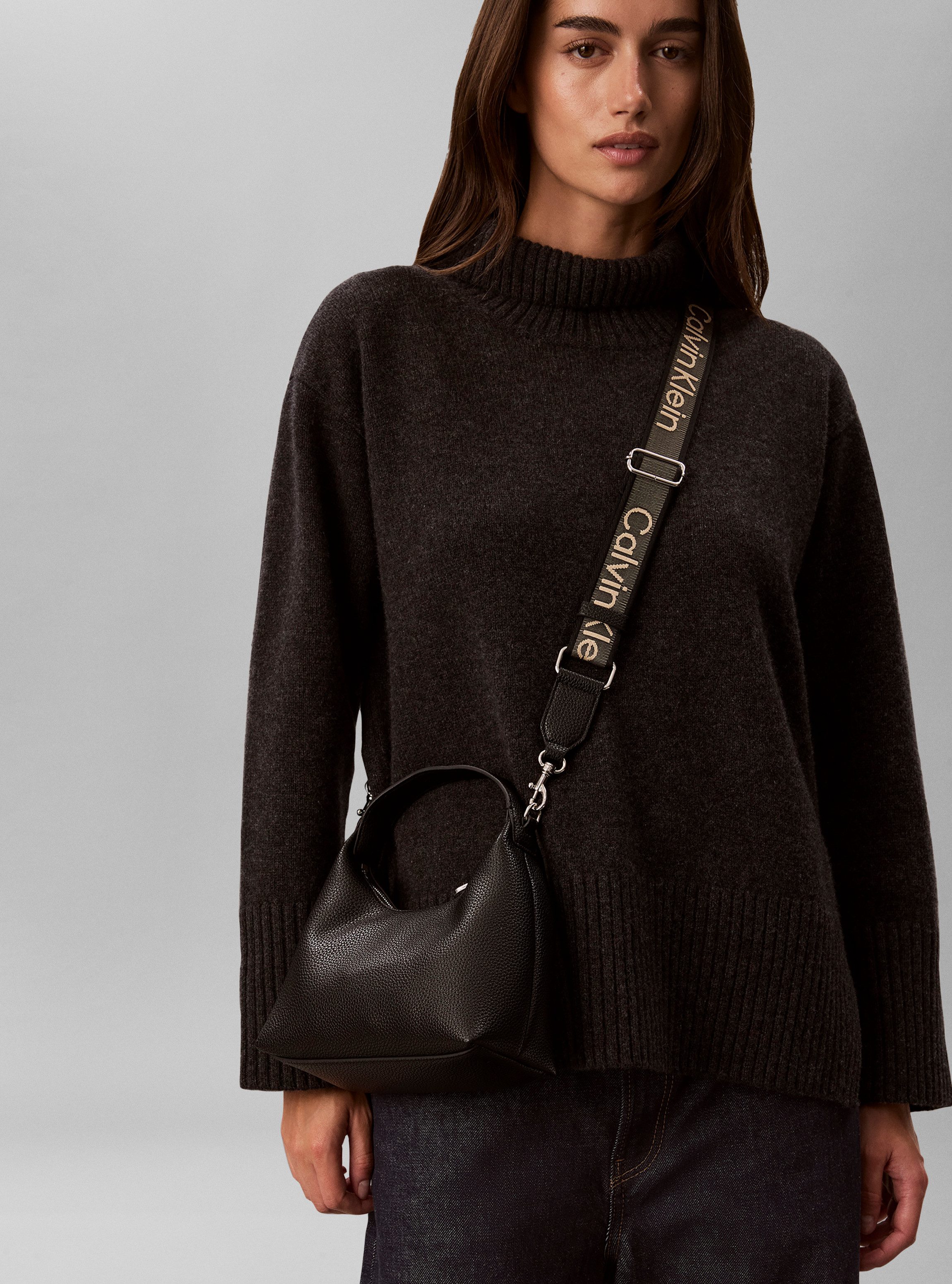 Calvin Klein Hobo WEBBING STRAP SMALL BAG, Mini Bag, Hobo Bag, Henkeltasche mit zusätzlichem Unhängeriemen