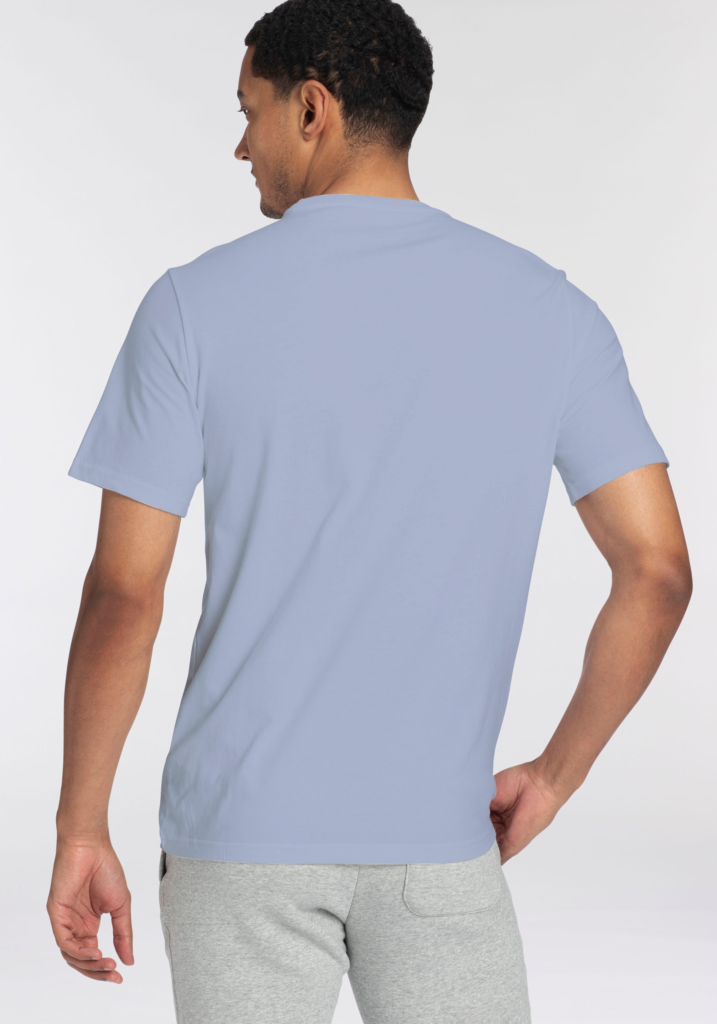 Converse T-Shirt UNISEX CONVERSE GO-TO ALL STAR PATCH LOGO STANDARD FIT T-SHIRT mit Rundhalsausschnitt, aus Single Jersey – Bild 4 von 5