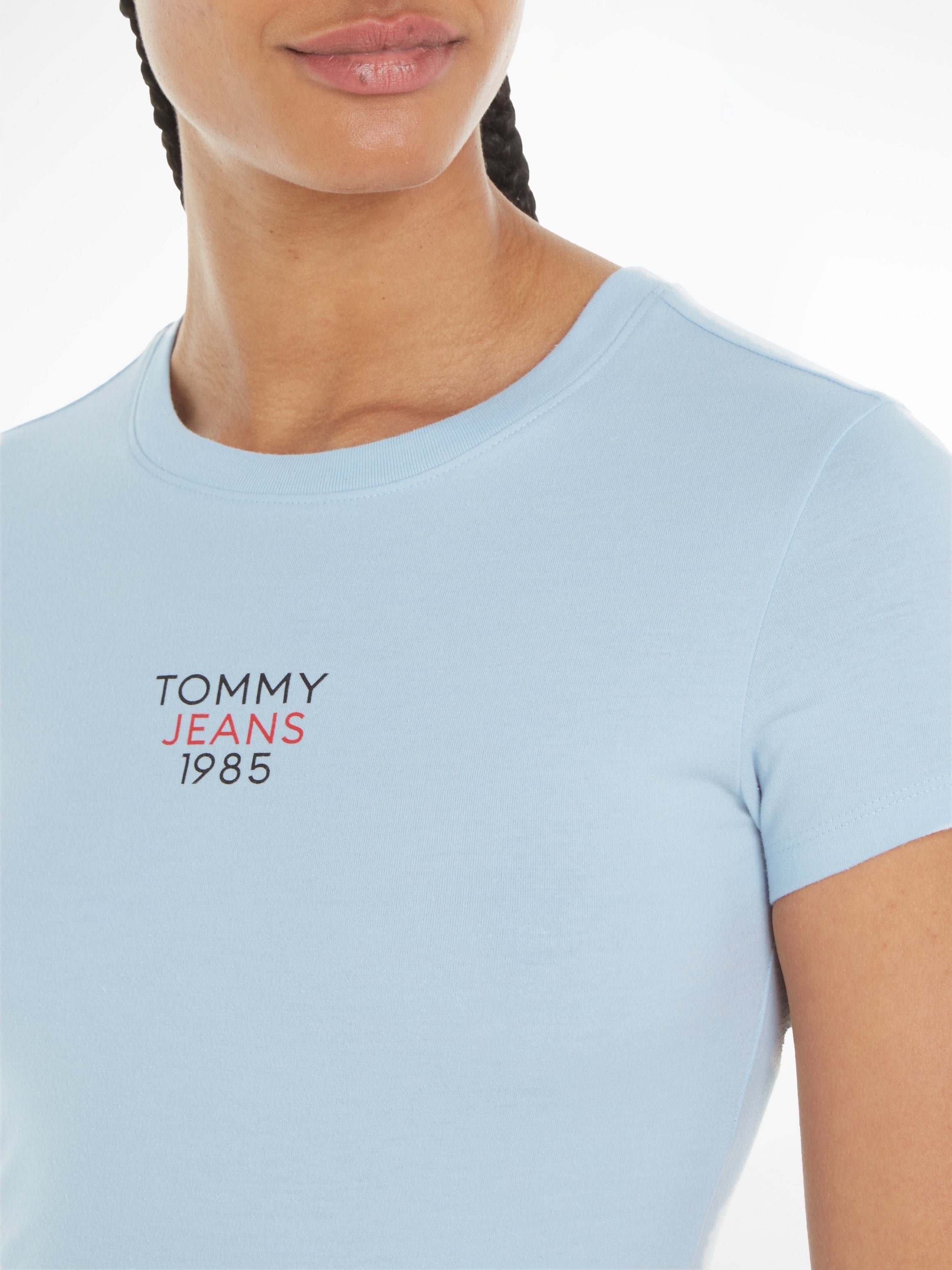 Essential Logoschriftzug Logo Tommy T-Shirt Jeans Breezy_Blue mit Slim