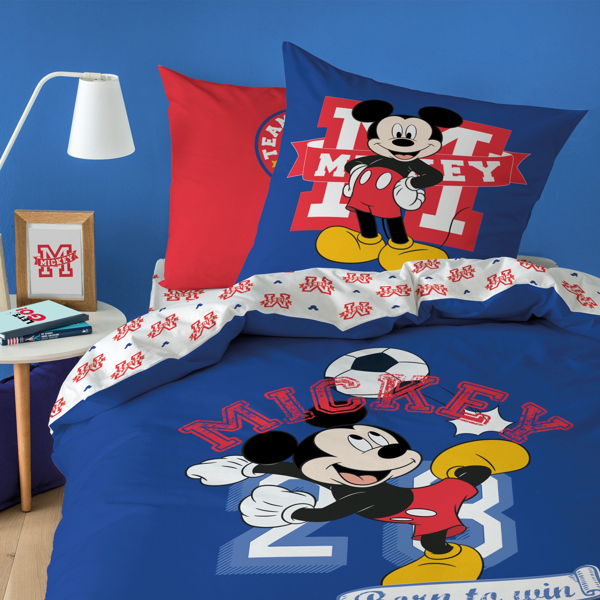 BERONAGE Kinderbettwäsche Mickey Mouse Fußball Bettwäsche Linon / Renforcé, 100% Baumwolle, 2 teilig, 135x200 cm + 80x80 cm mit Reißverschluss