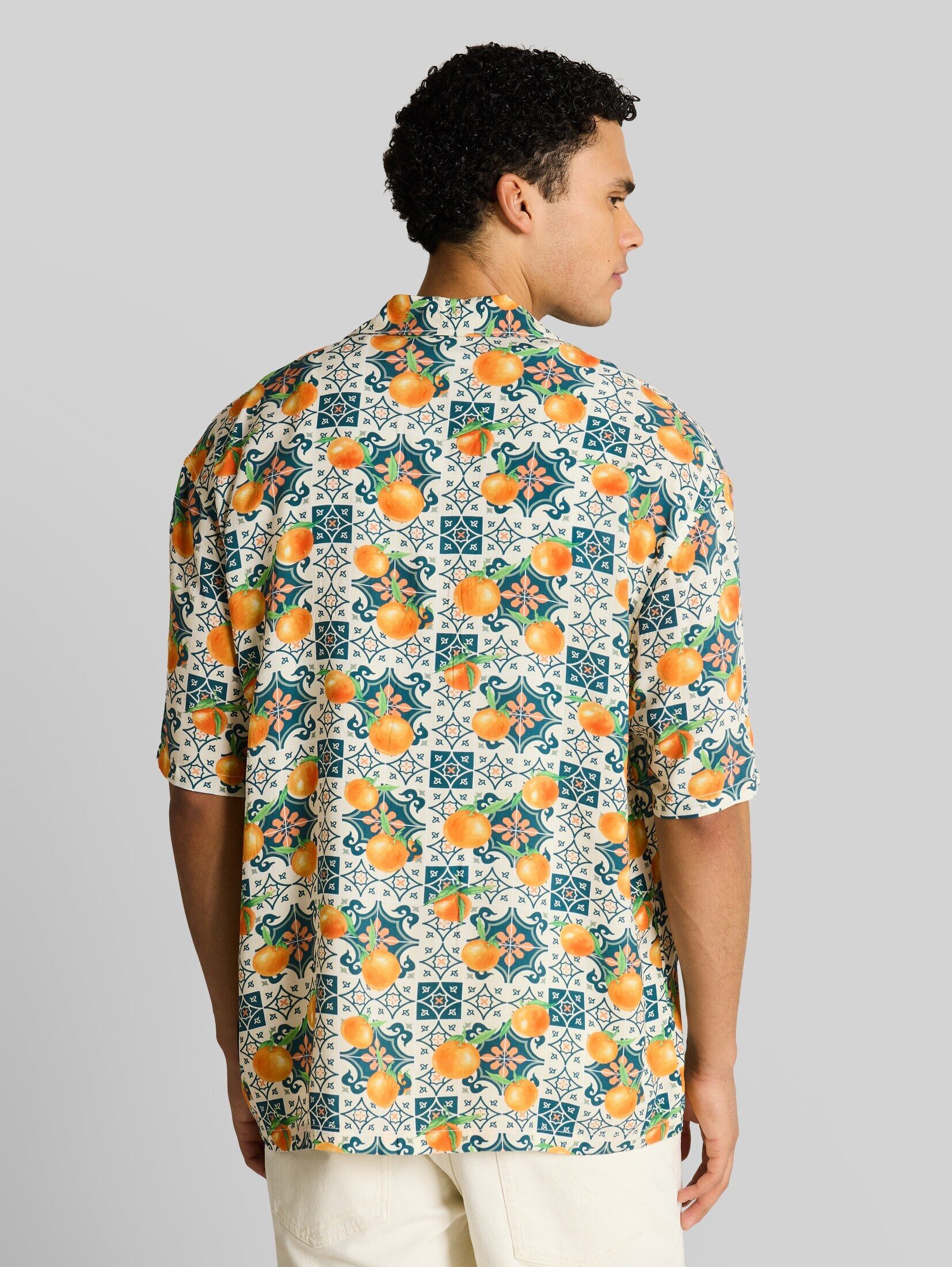 TOM TAILOR Denim Kurzarmhemd Blusen & Shirts Loose Fit Resort Kurzarmhemd mit Rückenprint