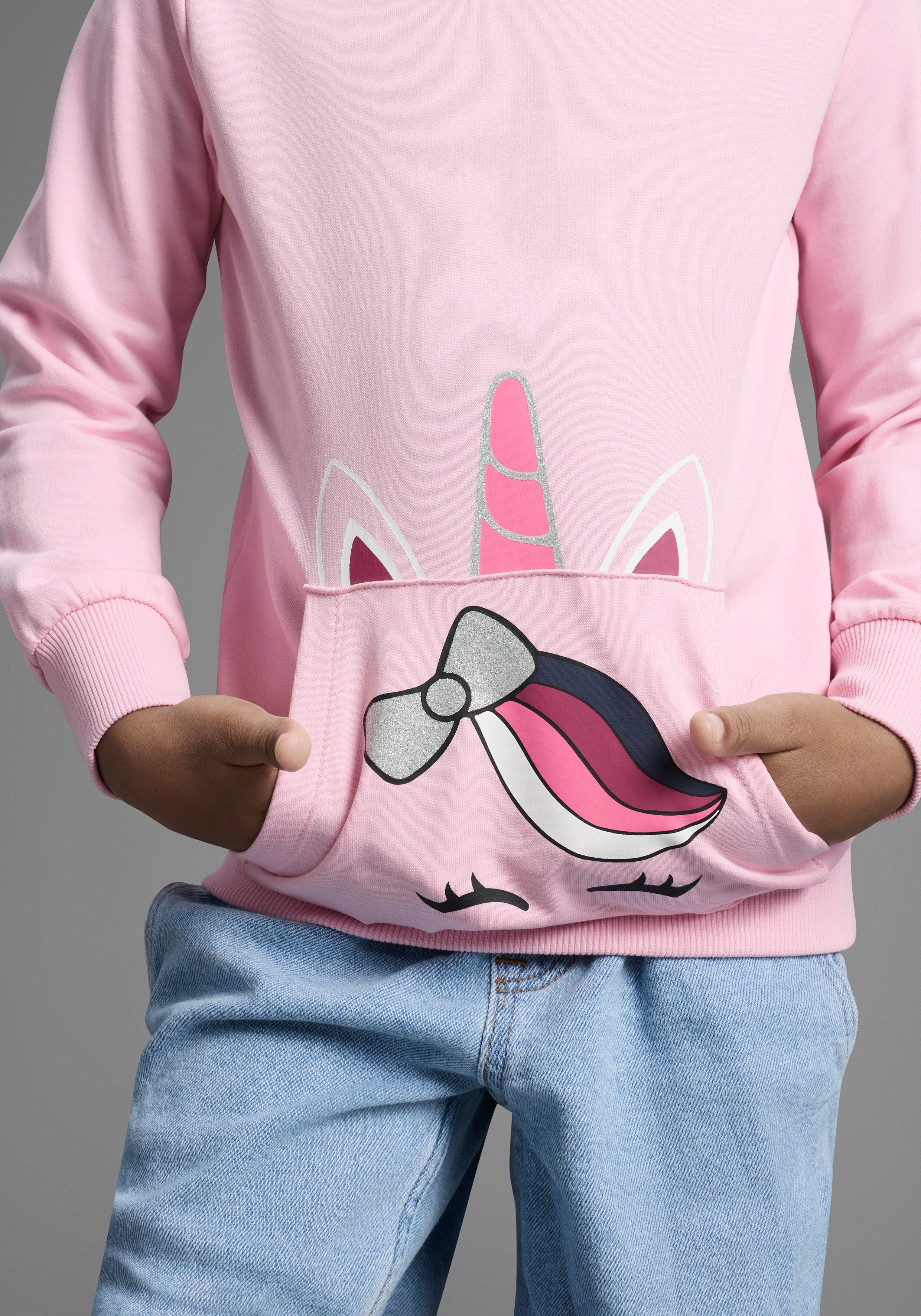 KIDSWORLD Kapuzensweatshirt, Longsweatshirt mit niedlichem Einhorn Langarm, Basic-Passform, bedruckt, mit Kapuze, aus Baumwolle