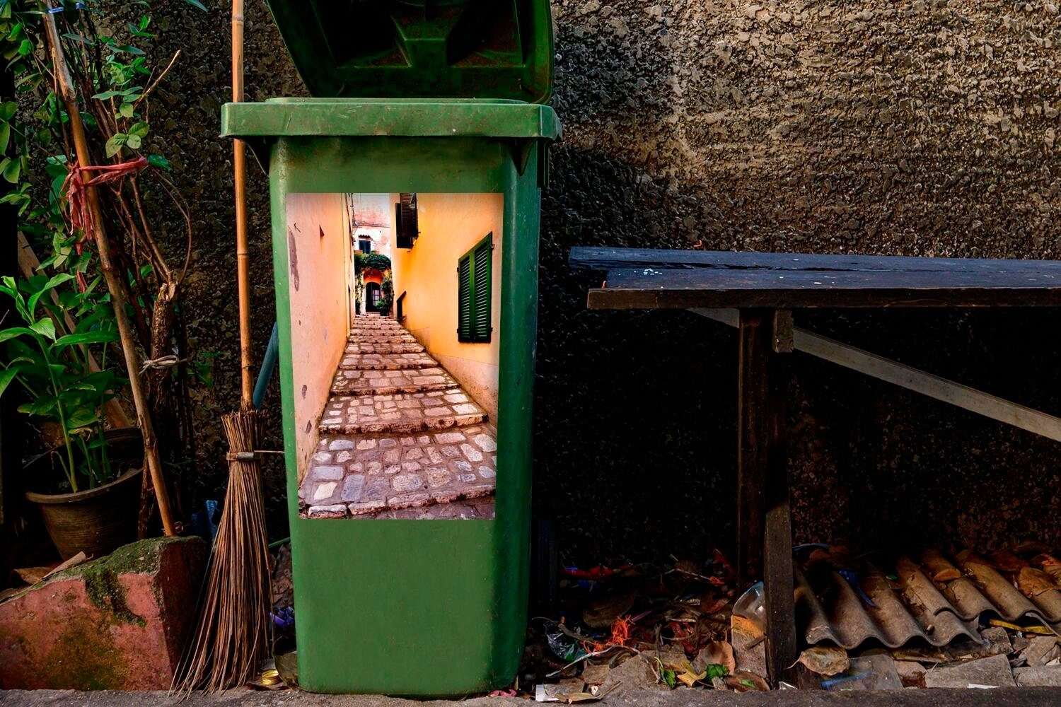 Wandsticker Mülltonne, Elba (1 in Rio Eine Sticker, St), auf Mülleimer-aufkleber, MuchoWow Gasse nell'Elba Container, enge Abfalbehälter