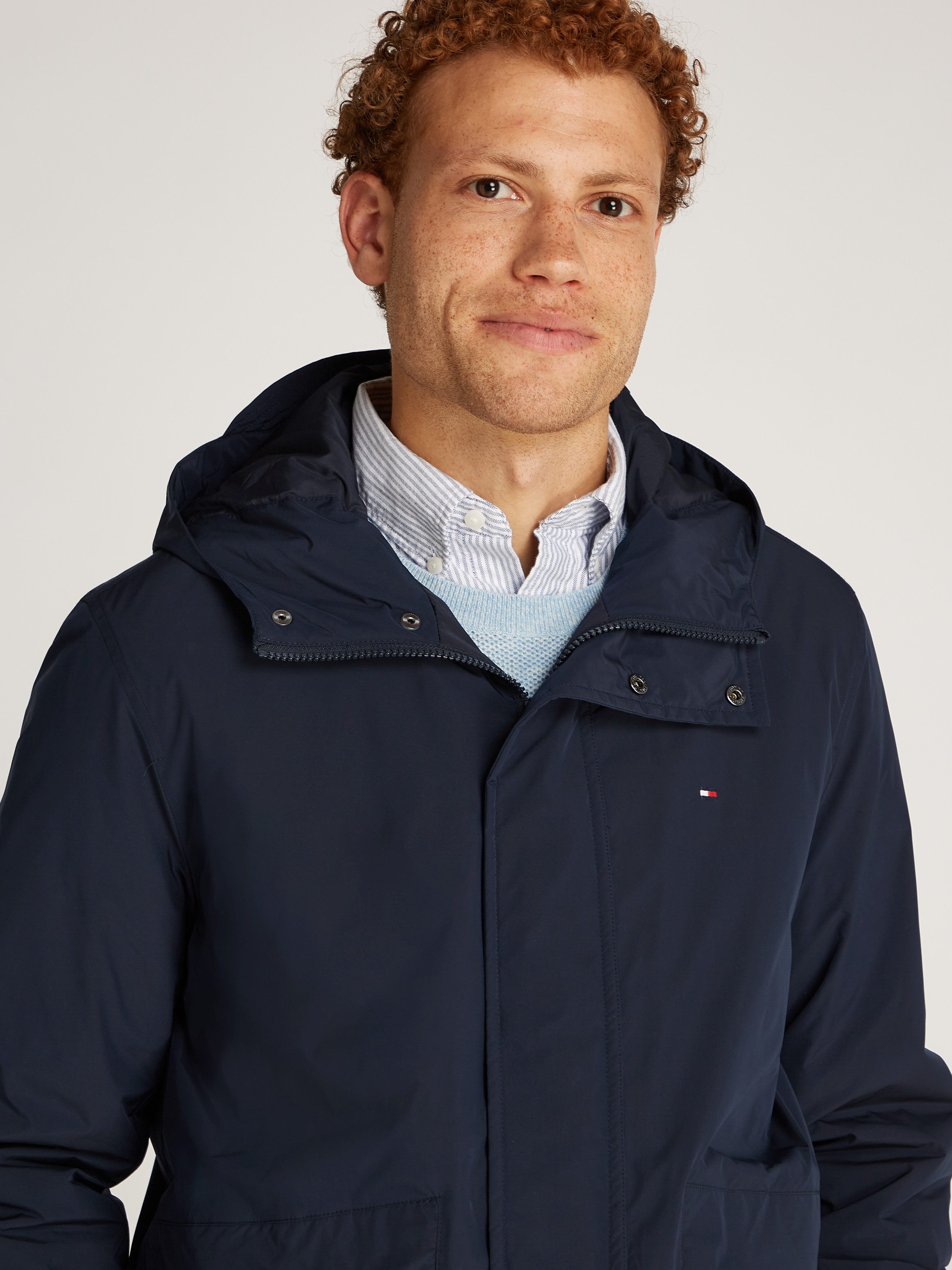 Tommy Hilfiger Outdoorjacke LW PACKABLE HOODED JKT mit Logostickerei