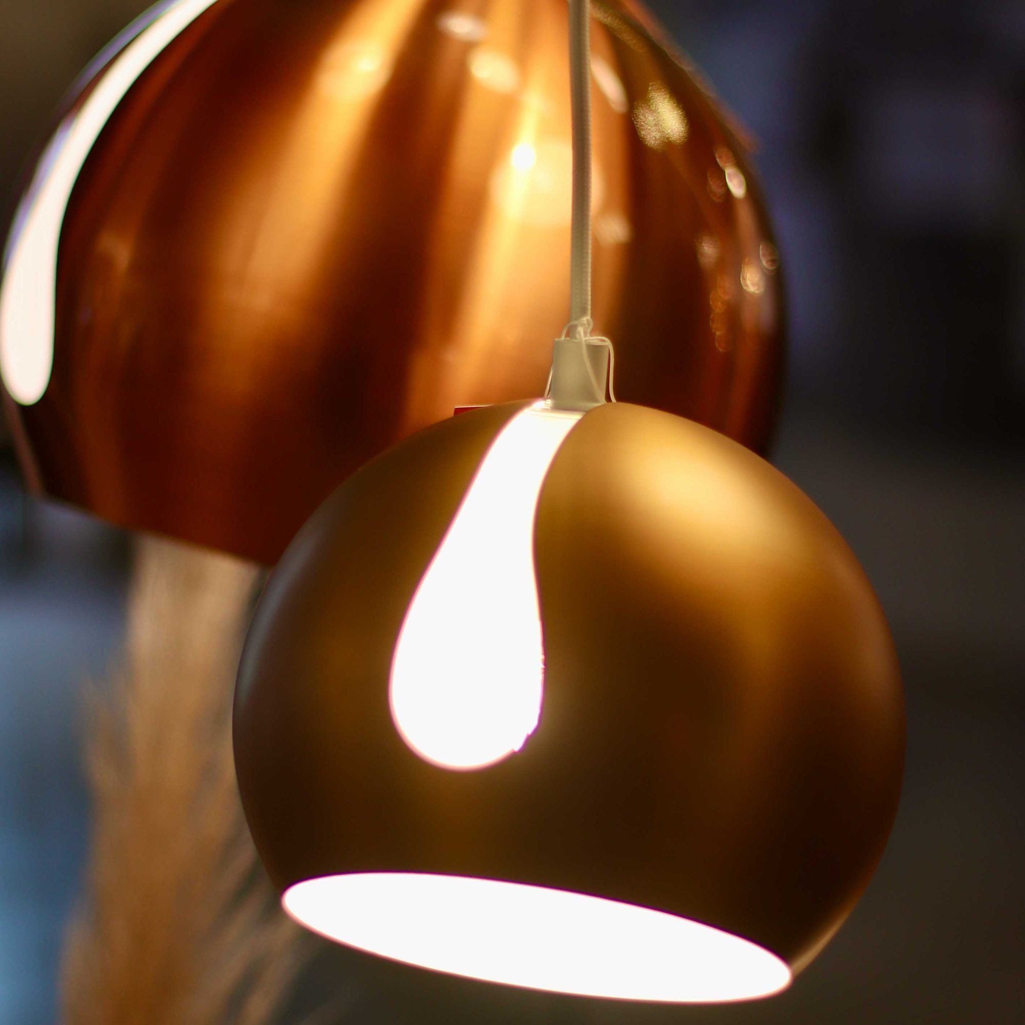 s.luce Pendelleuchte Ball Esstisch-Hängeleuchte 1-Phasen-Schiene 200cm Ø30cm Mittel Gold