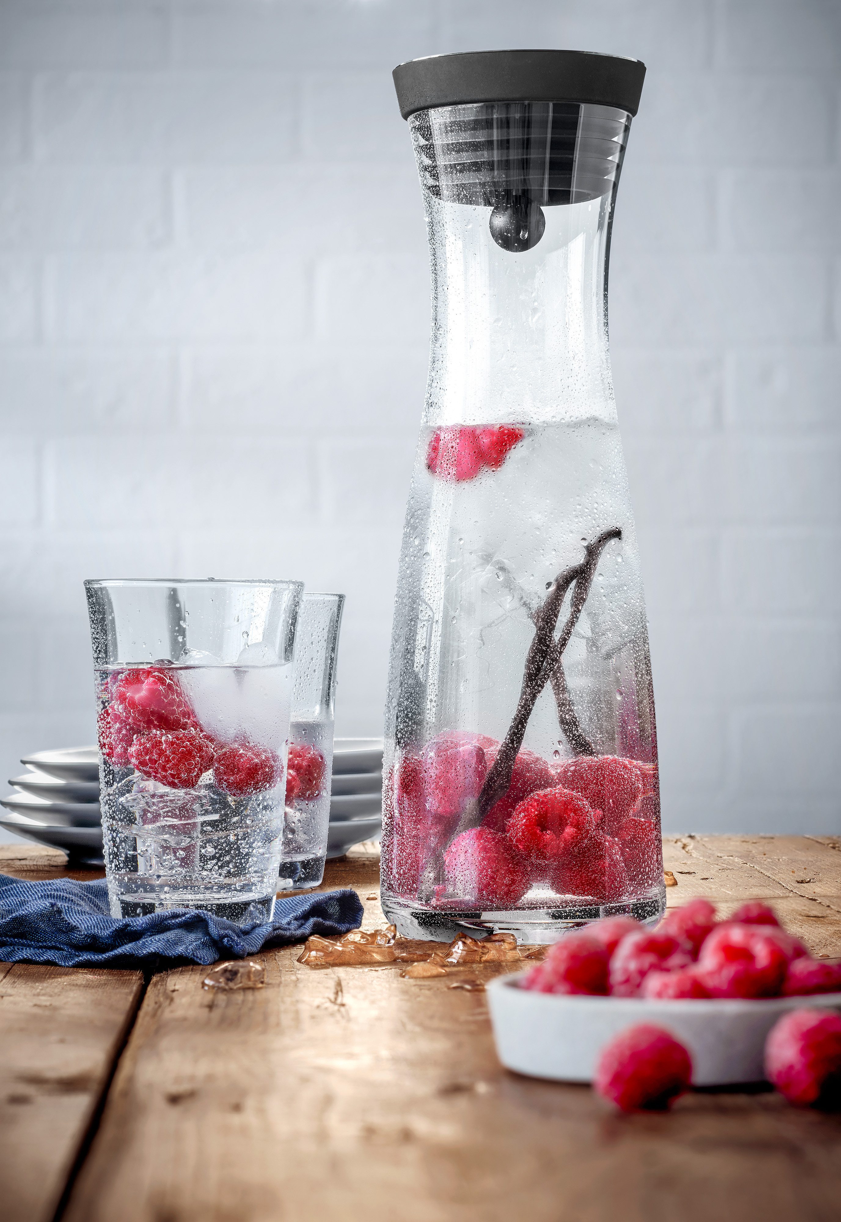 WMF Wasserkaraffe Basic, (Set, 3-tlg., Wasserkaraffe + 2-teiliges Trinkgläser-Set), CloseUp-Verschluss, integriertes Sieb, einfaches Befüllen
