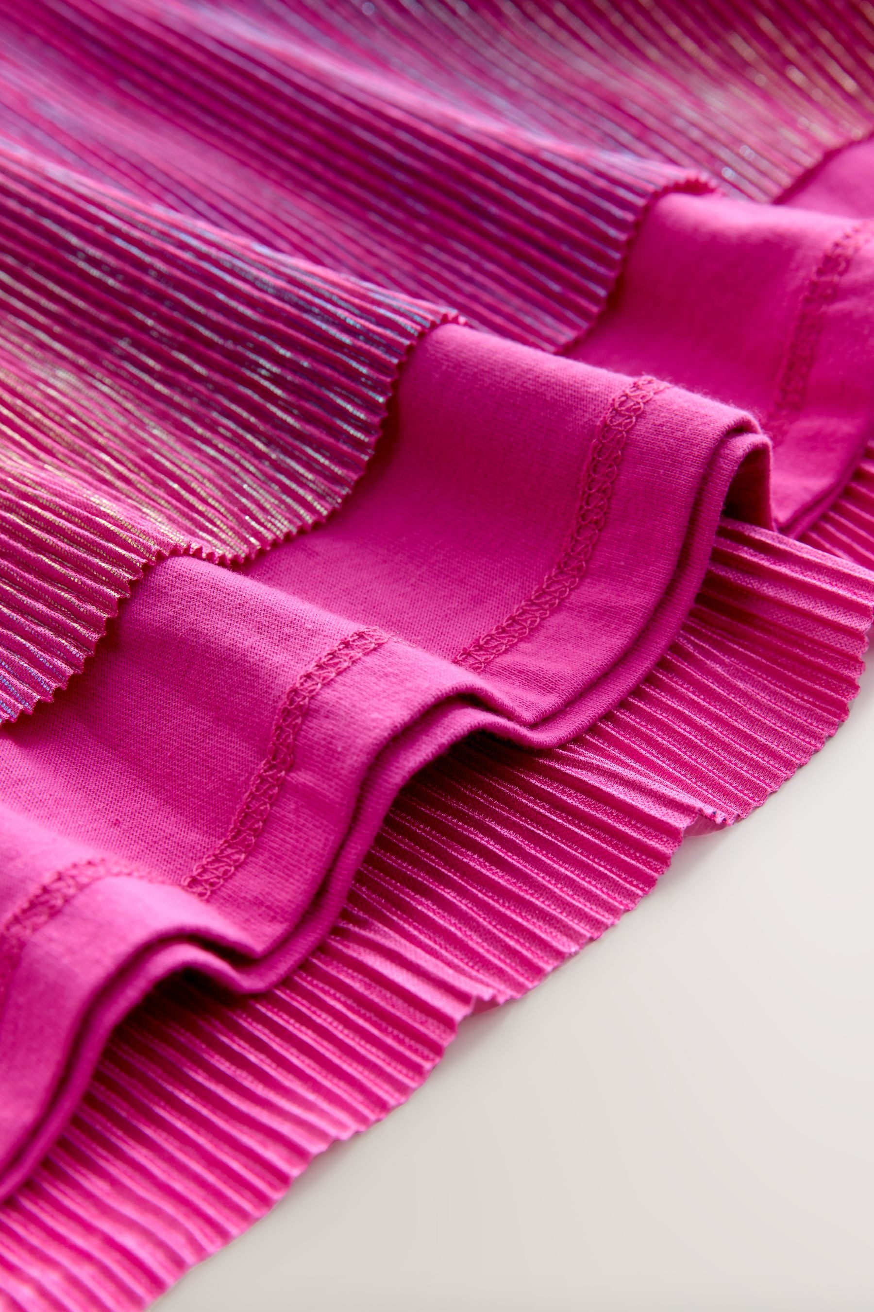 Next Partykleid Glitzendes Partykleid mit Flügelärmeln (1-tlg)