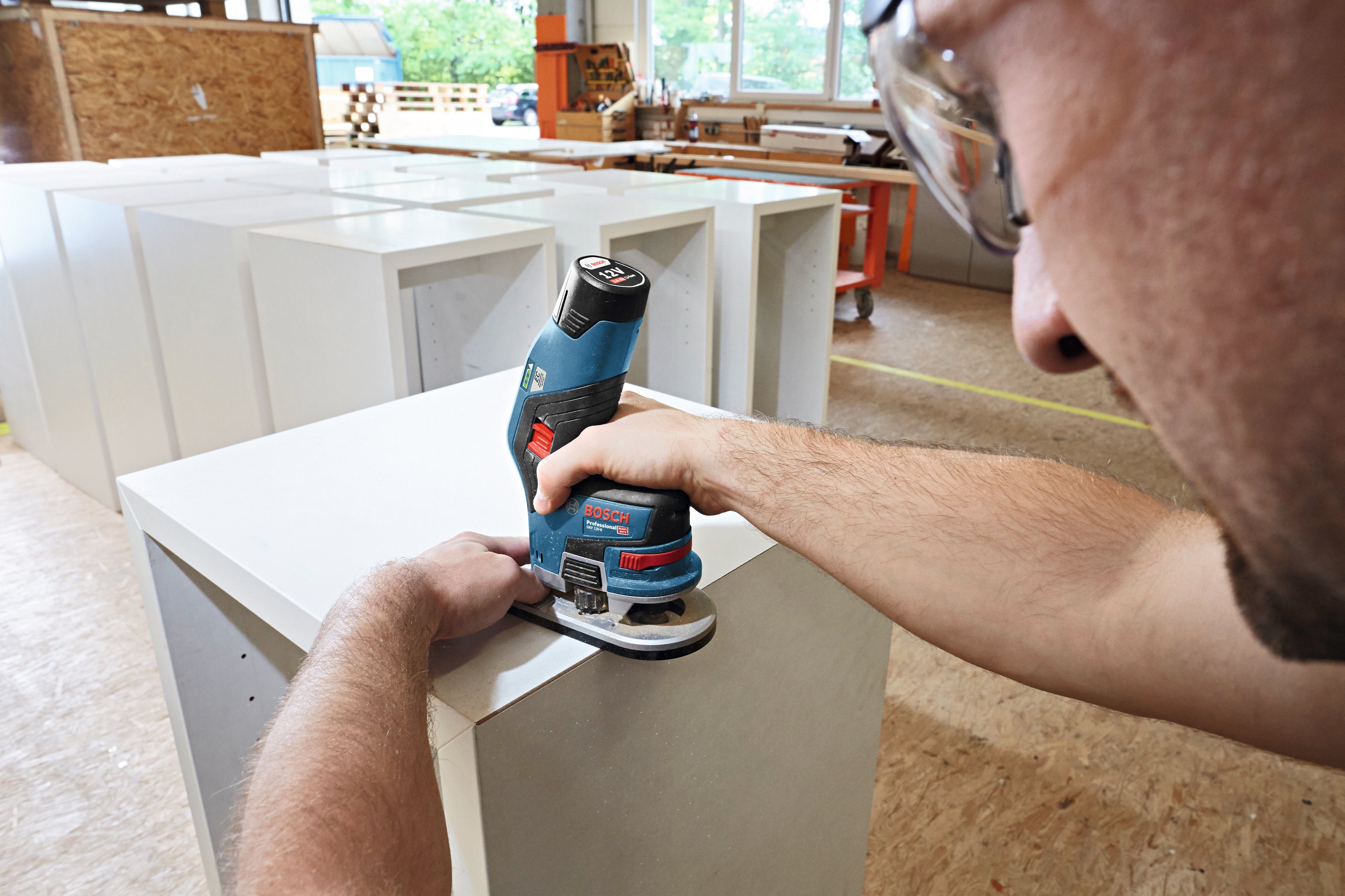 Bosch Professional Akku-Fräse GKF 12V-8, ohne Akku – Bild 4 von 5