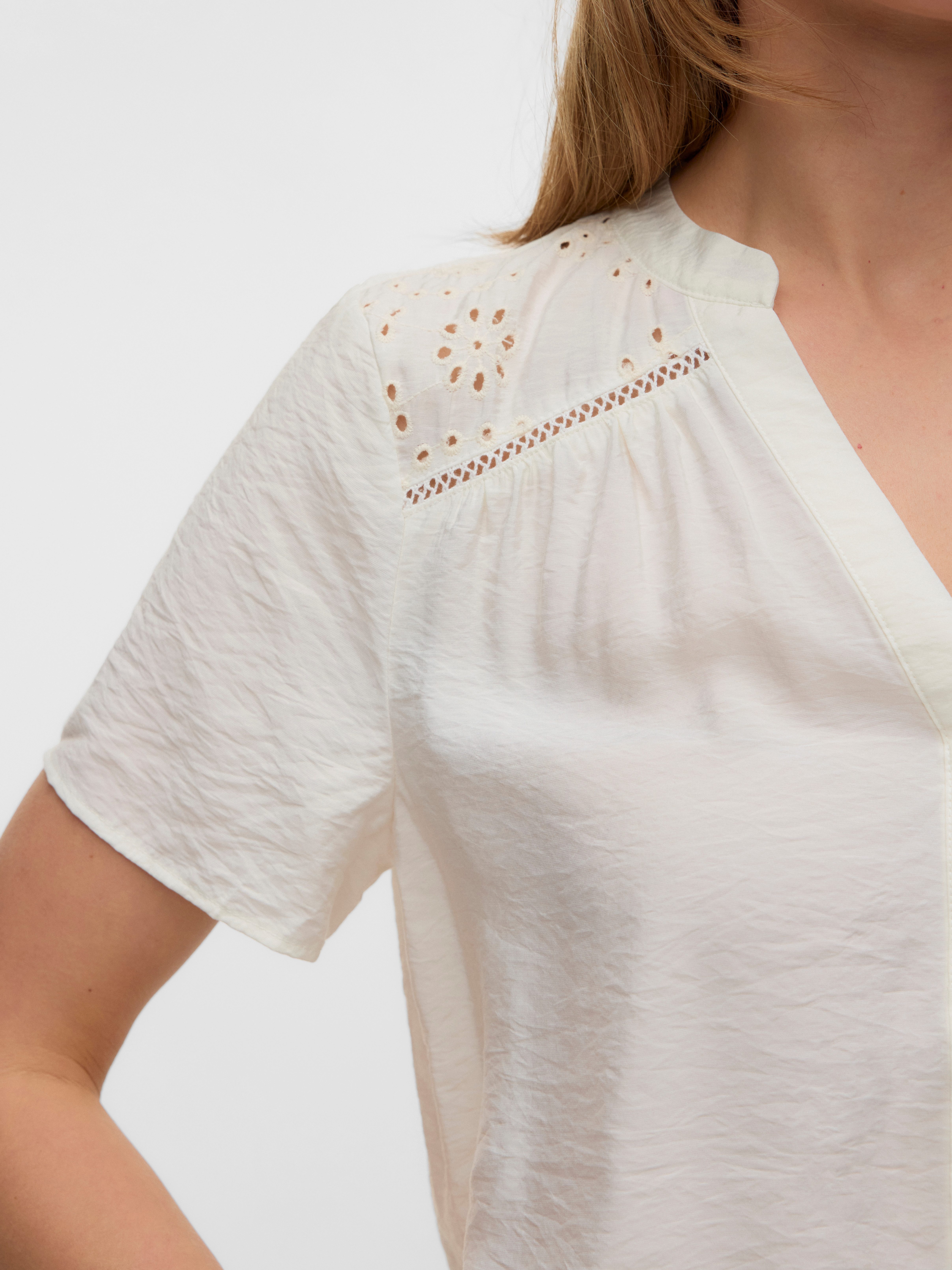 Vero Moda Kurzarmbluse VMJOSIE SS EMB TOP WVN Viskosemischung