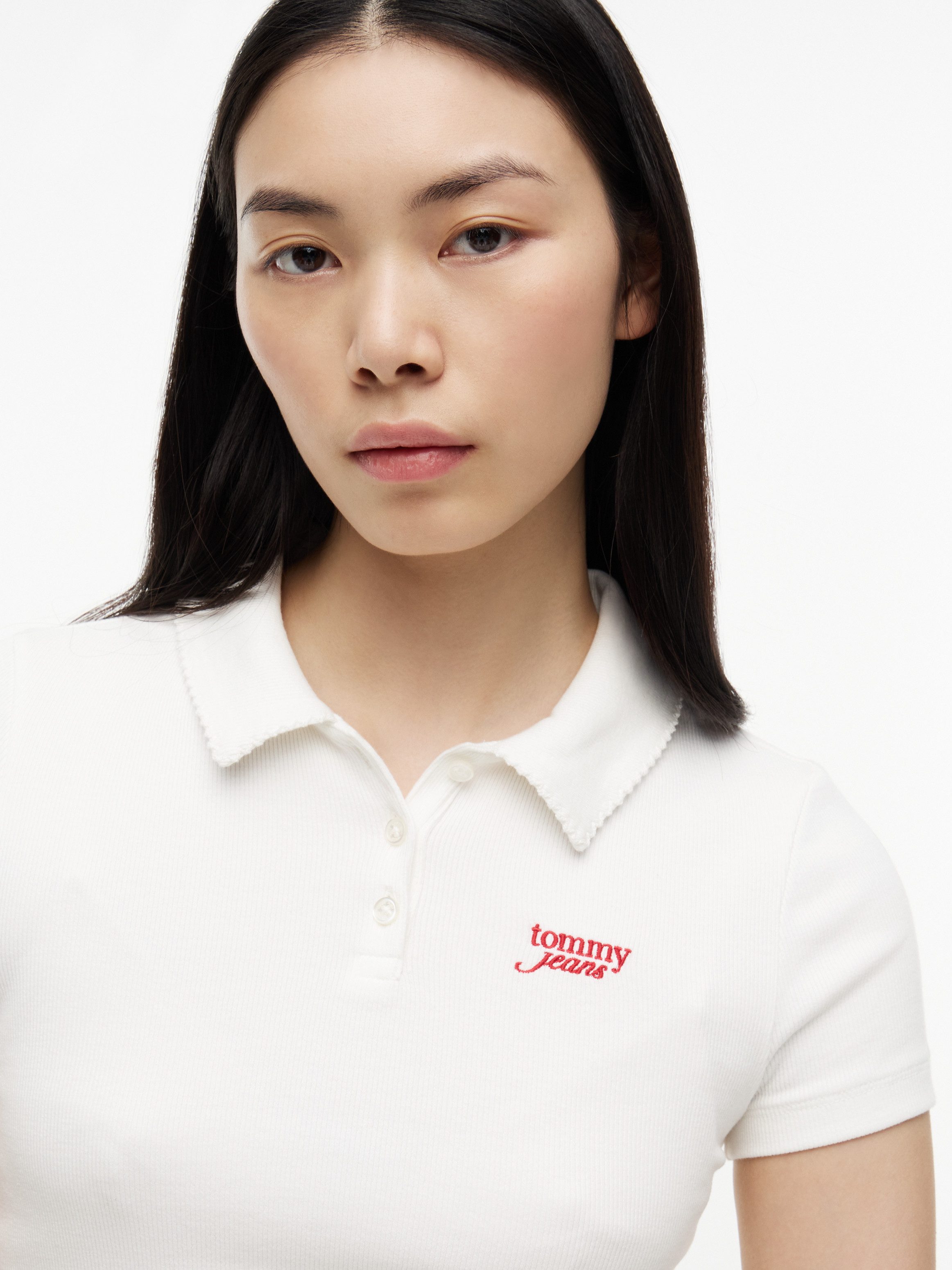 Tommy Jeans Poloshirt TJW SLIM RIB SCRIPT POLO Baumwollmischung, slim fit, figurbetont, in gerippter Struktur