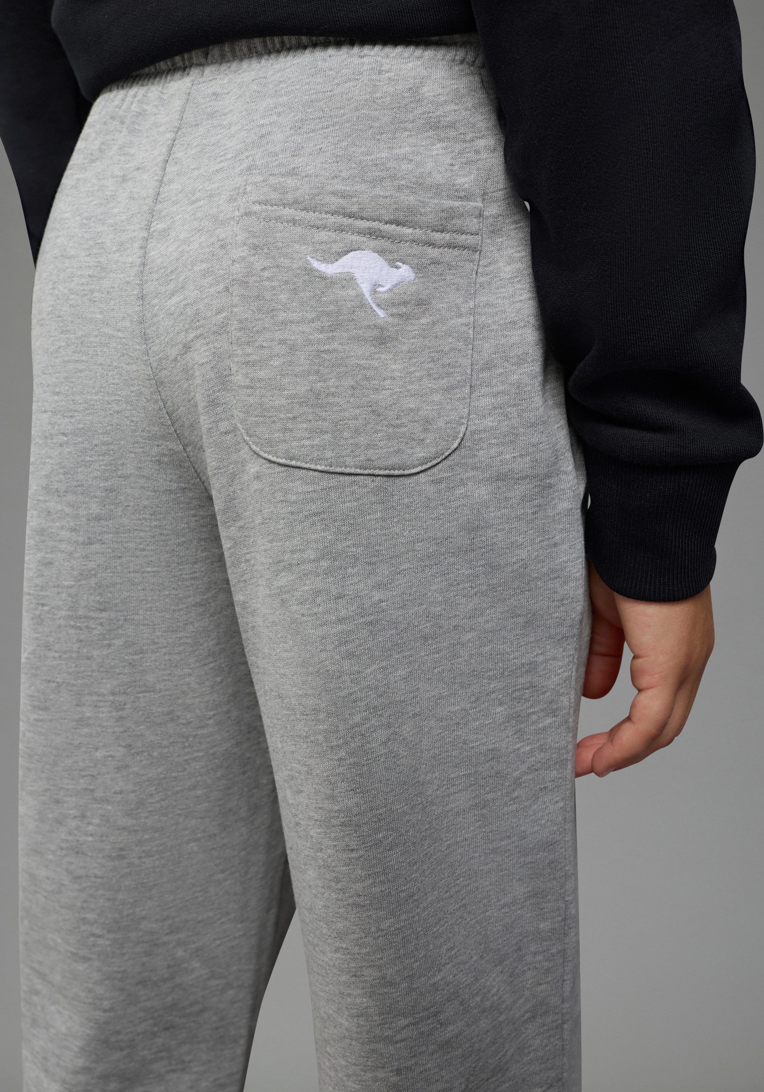 KangaROOS Sweathose Joggingshose mit Logo-Stickerei, lässige Sweathose