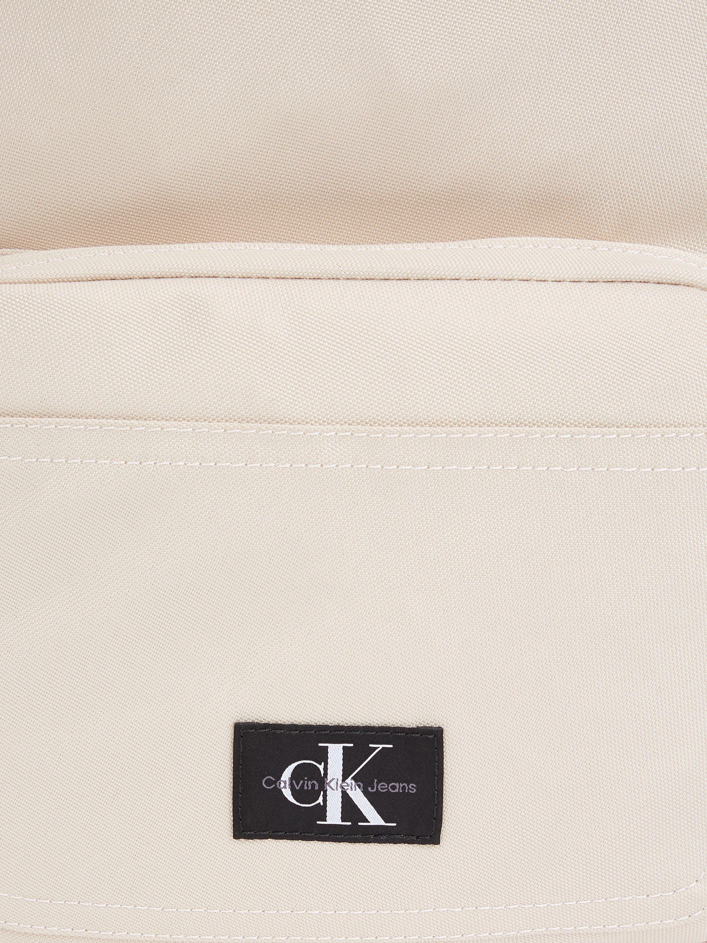 Calvin Klein Jeans Cityrucksack beige Design CAMPUS dezentem SPORT in W, ESSENTIALS BP40