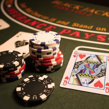 relaxdays Spiel, 2 x wasserfeste Pokerkarten aus Plastik