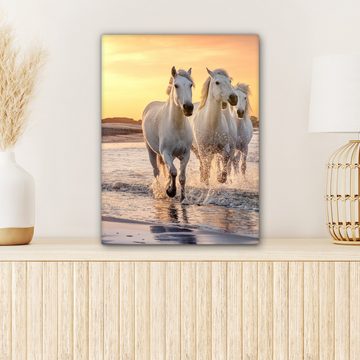 OneMillionCanvasses® Leinwandbild Pferde - Sonne - Meer - Strand - Tiere, Weiß, Orange (1 St), Leinwand Bilder für Wohnzimmer Schlafzimmer 30x40 cm