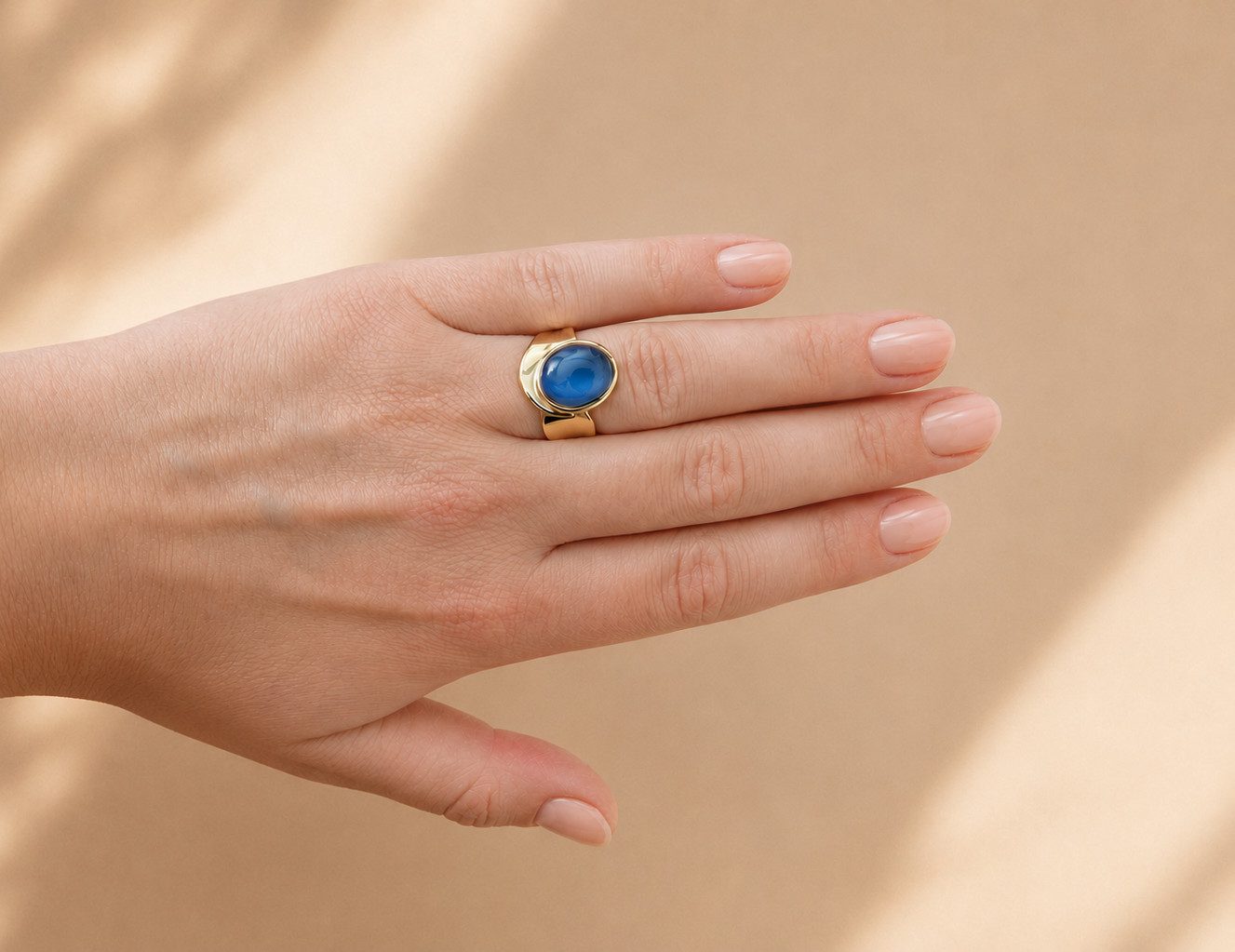 Sogni d'oro Fingerring "Mondnacht" mit tansanitfarbenem mystic Mondstein, Gelbgold 585