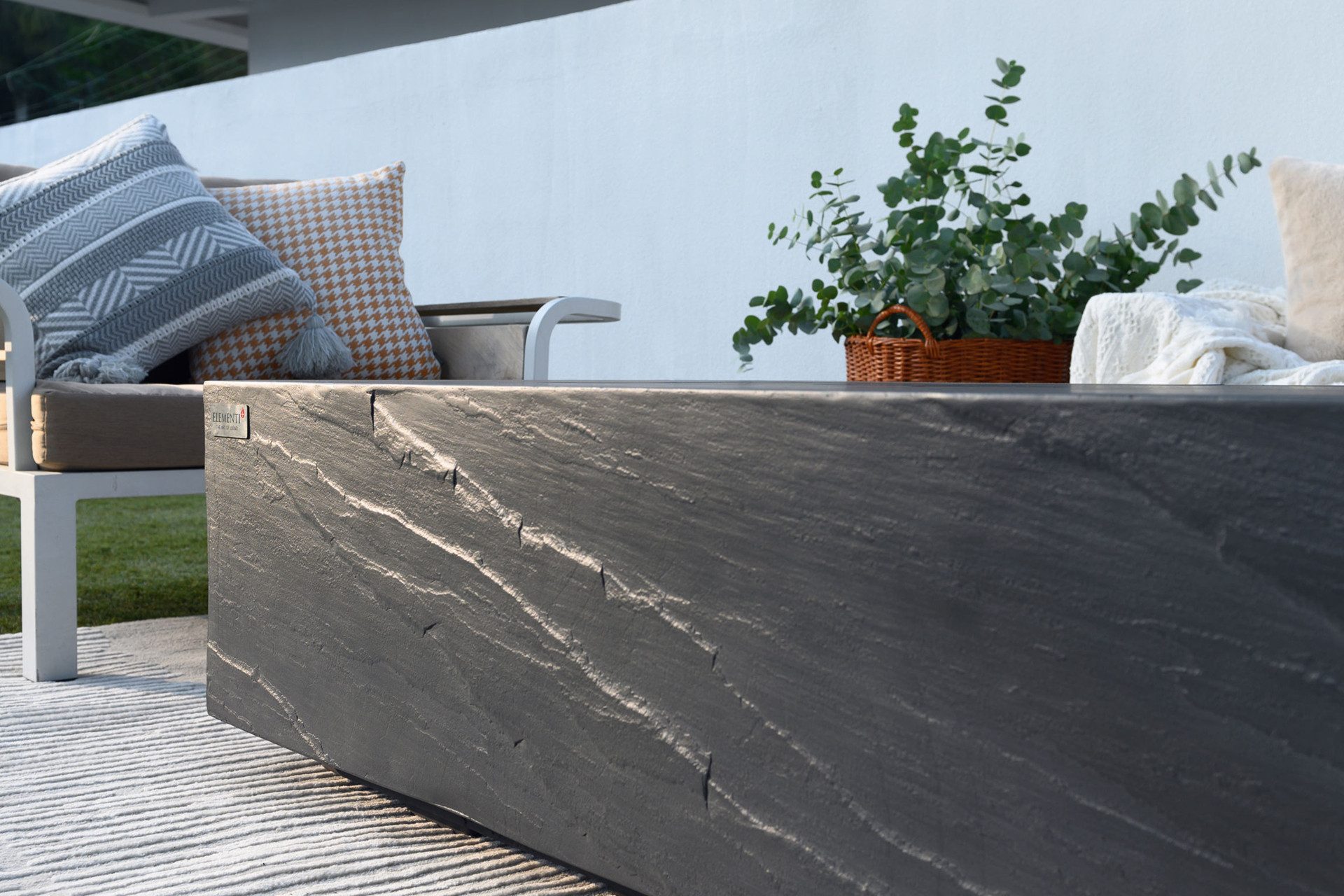 ELEMENTI Feuertisch CAPETOWN Feuerstelle aus Beton - Komplett-Set mit Zubehör, (SET, 1-St., inkl. mehreren Komponenten), Beton,(142x81x38cm)