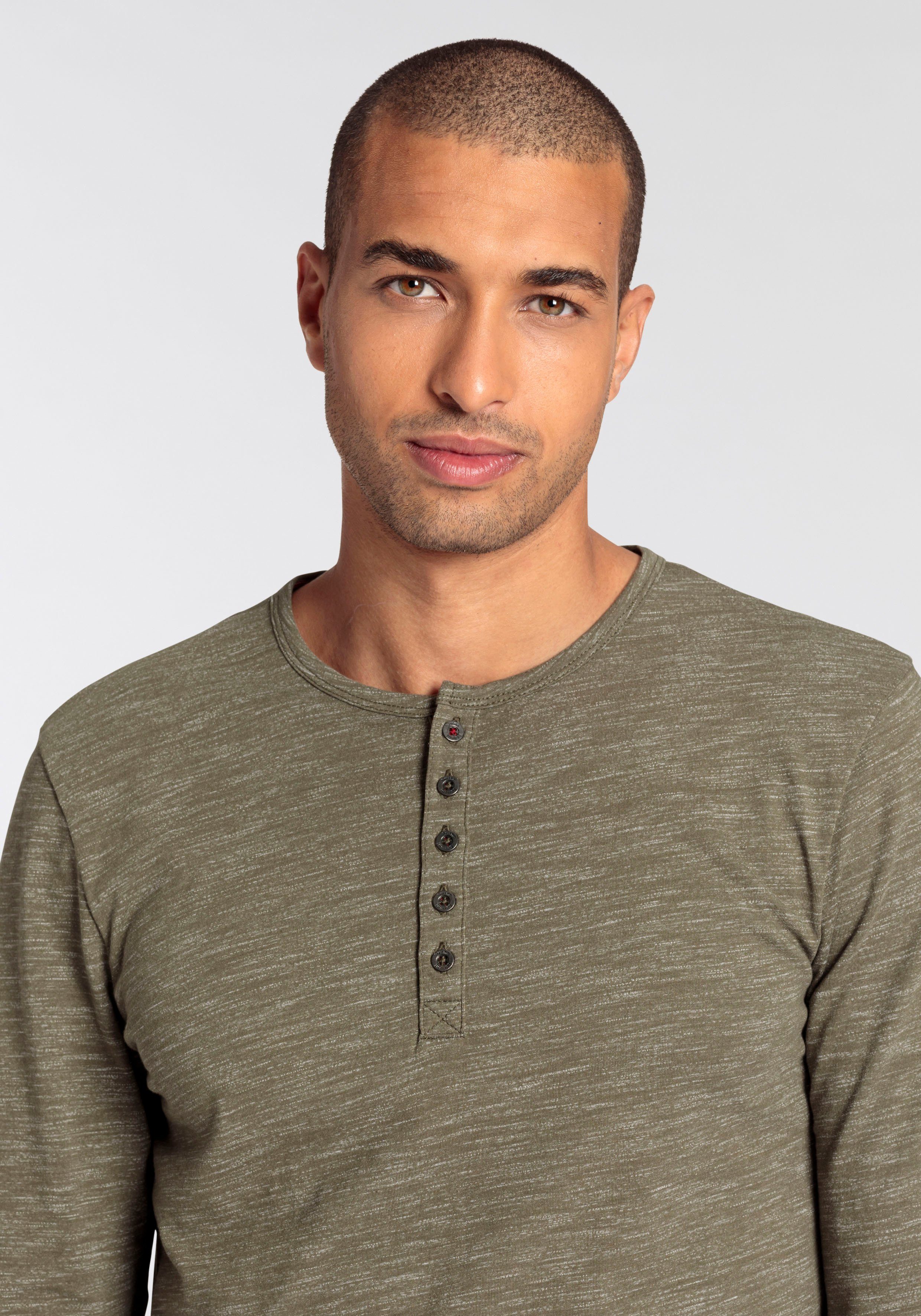 Bruno Banani Langarmshirt schmale Passform, melierte Optik und Druck