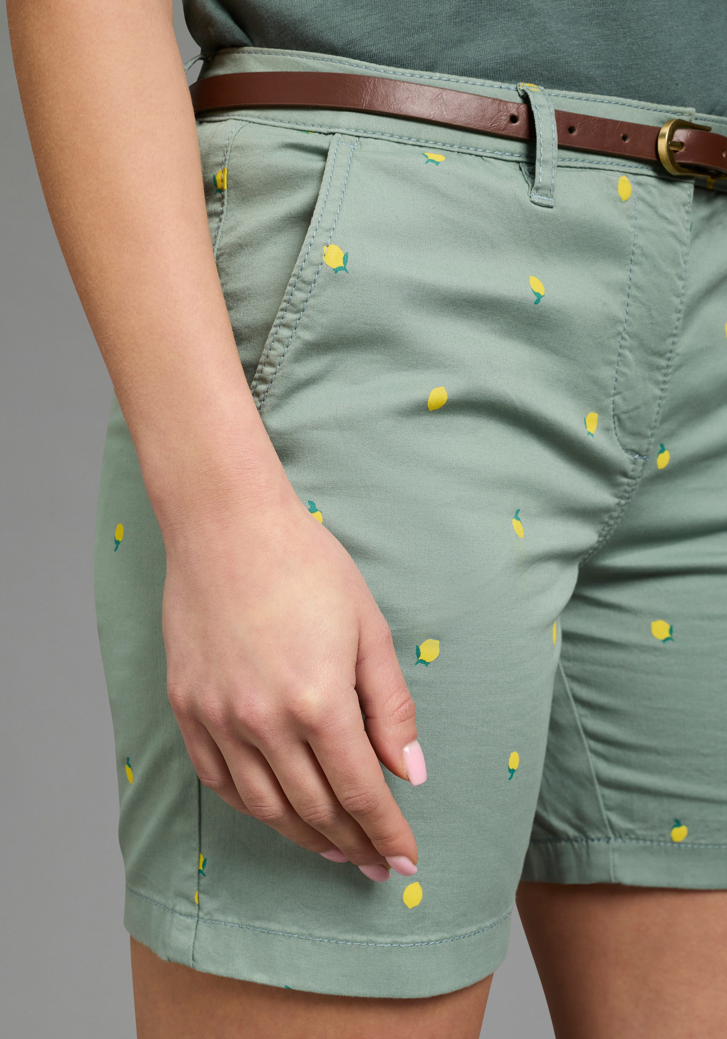 KangaROOS Chinoshorts (Set, 2-tlg., mit Gürtel) mit Zitronen, kurze Hose mit geradem Bein, inklusive Gürtel