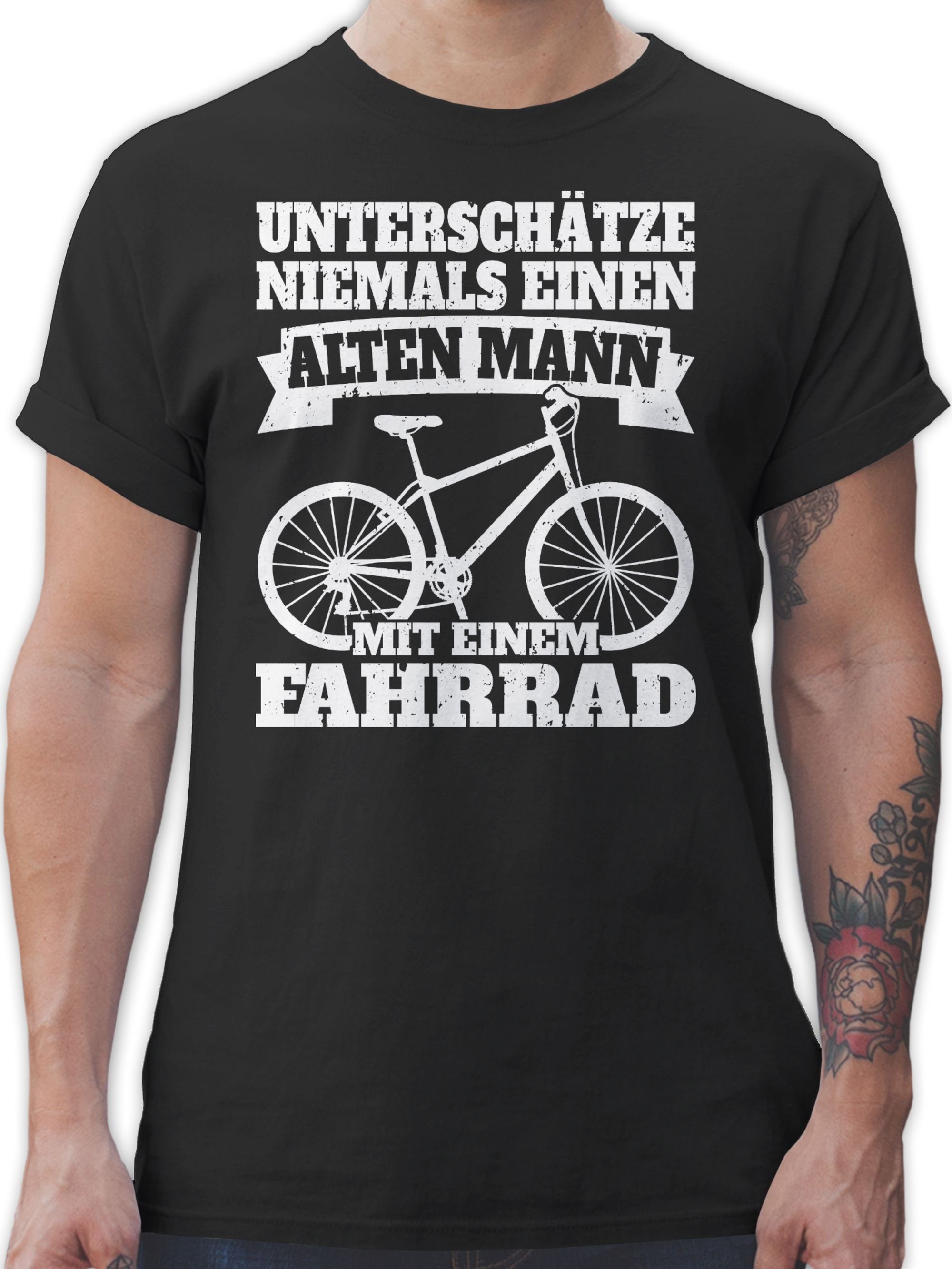 Shirtracer T-Shirt Unterschätze niemals einen alten Mann mit einem Fahrrad - weiß Fahrrad Bekleidung Radsport