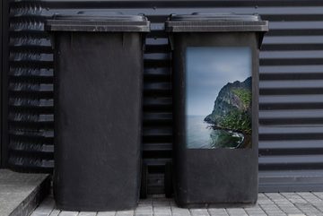 MuchoWow Wandsticker Blick auf das Meer bei Jeju-do in Südkorea (1 St), Mülleimer-aufkleber, Mülltonne, Sticker, Container, Abfalbehälter