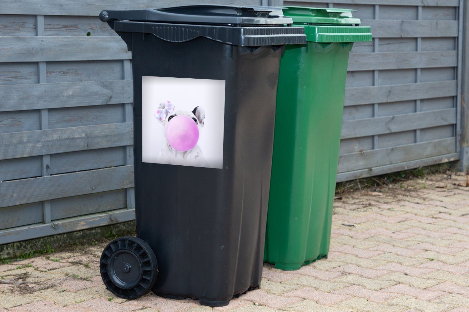 MuchoWow Wandsticker Ein Hund Kaugummiblase Mülltonne, Container, (1 Mülleimer-aufkleber, pustet St), eine Abfalbehälter Sticker