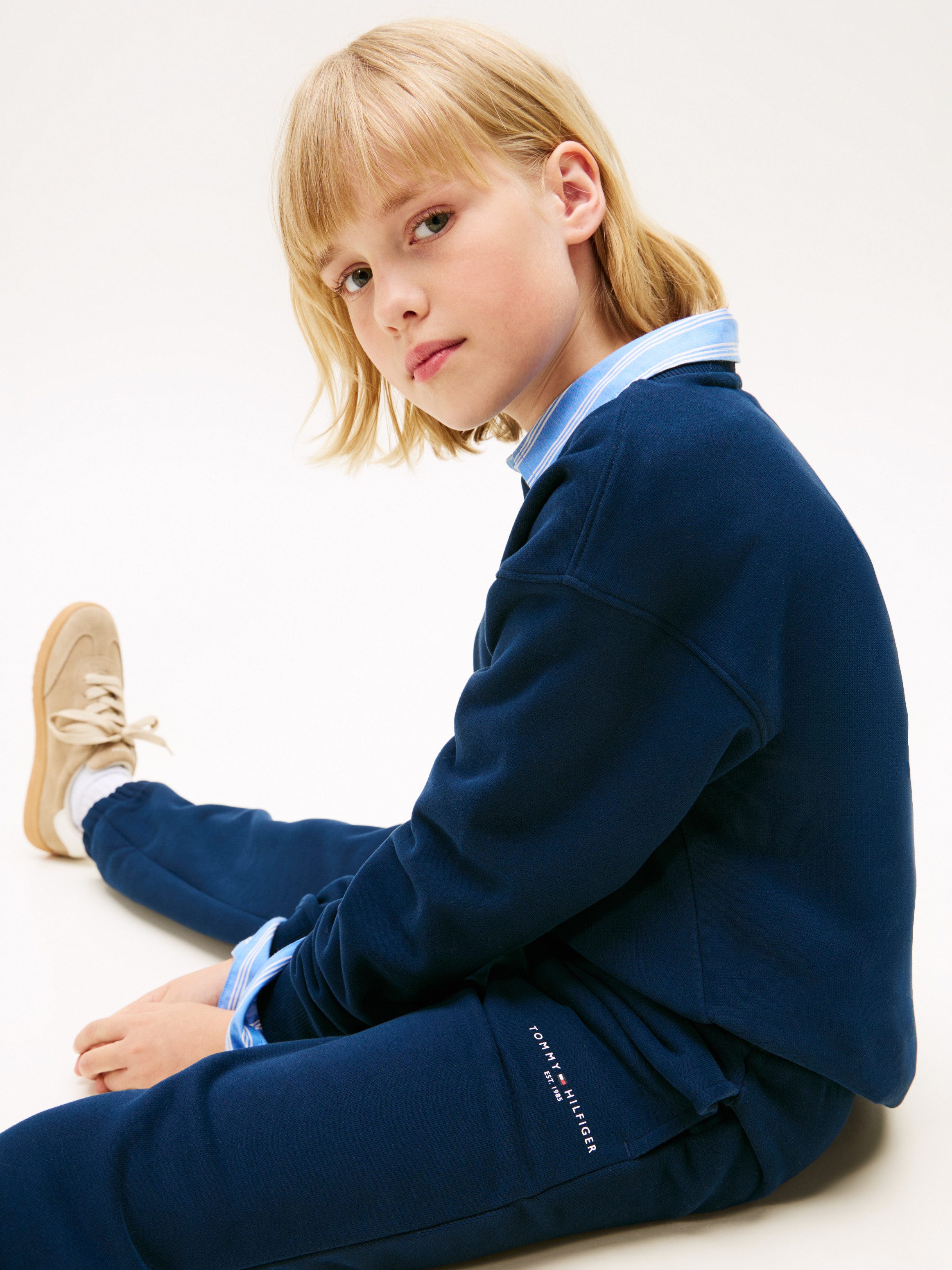Tommy Hilfiger Langarmshirt & Hose MINI CORP C-NECK SWEATSHIRT SET (2-tlg) Kinder bis 16 Jahre