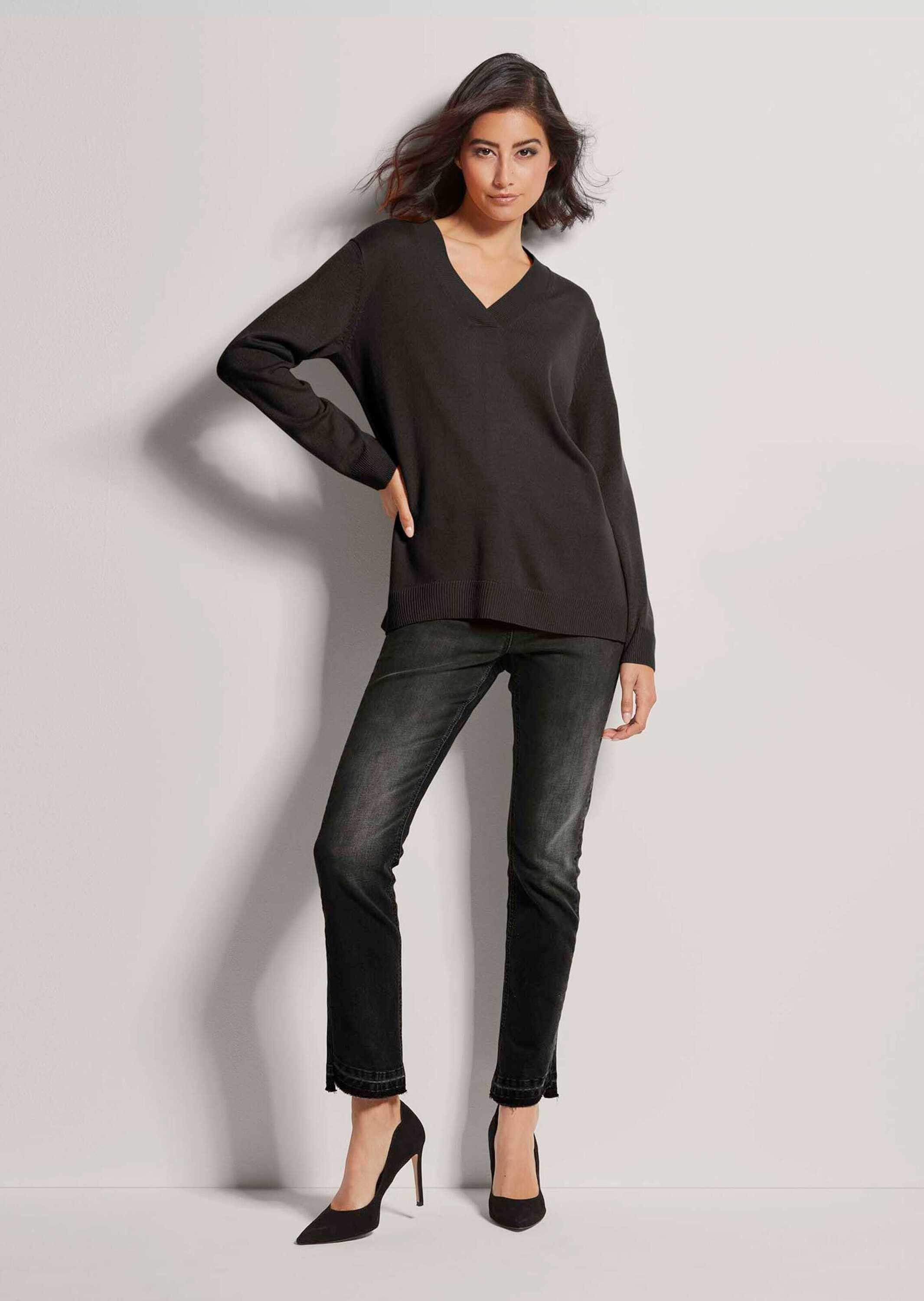 MADELEINE Strickpullover Glattstrick-Pullover mit V-Ausschnitt günstig online kaufen