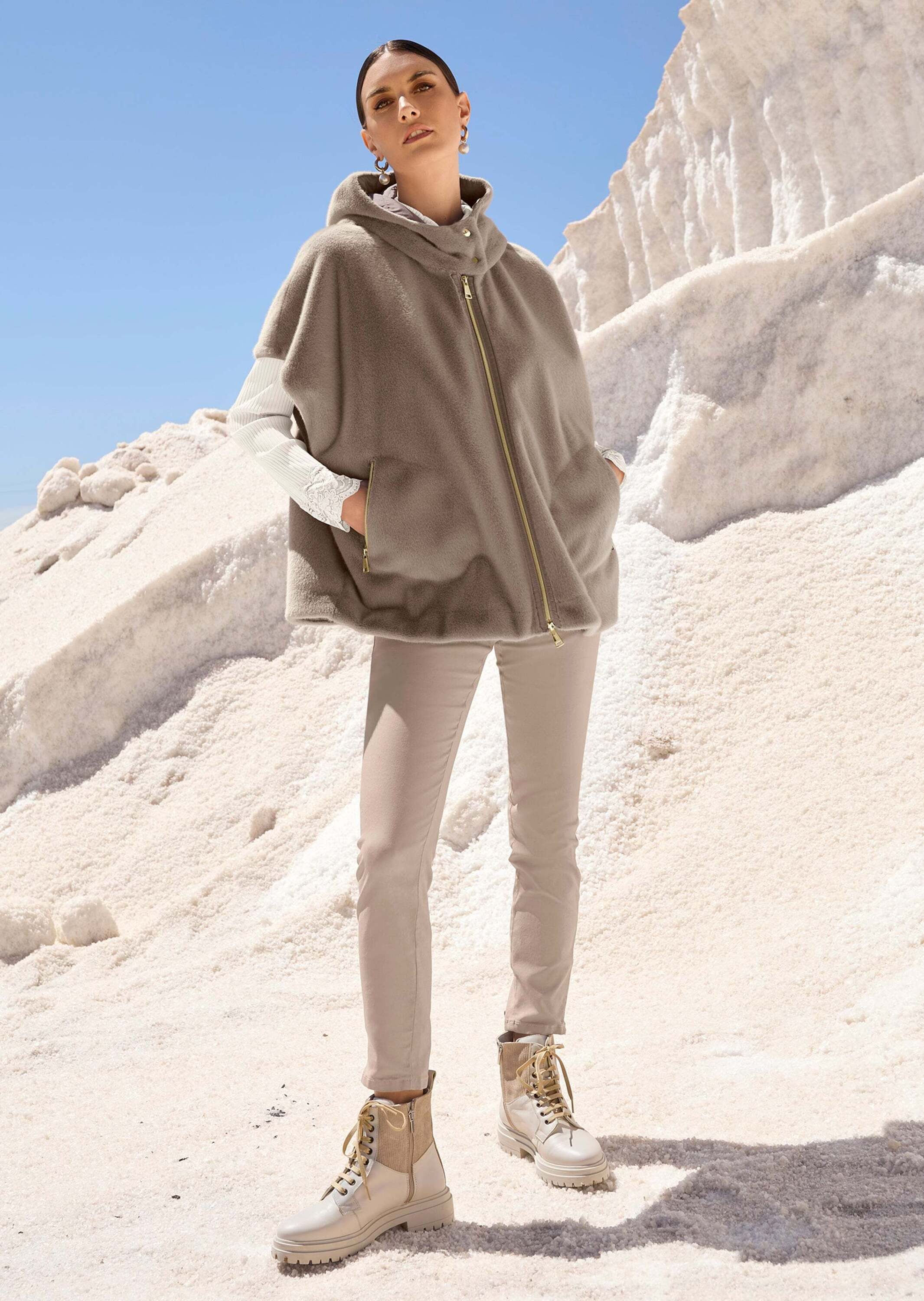 MADELEINE Poncho Webpelz-Poncho mit Kapuze