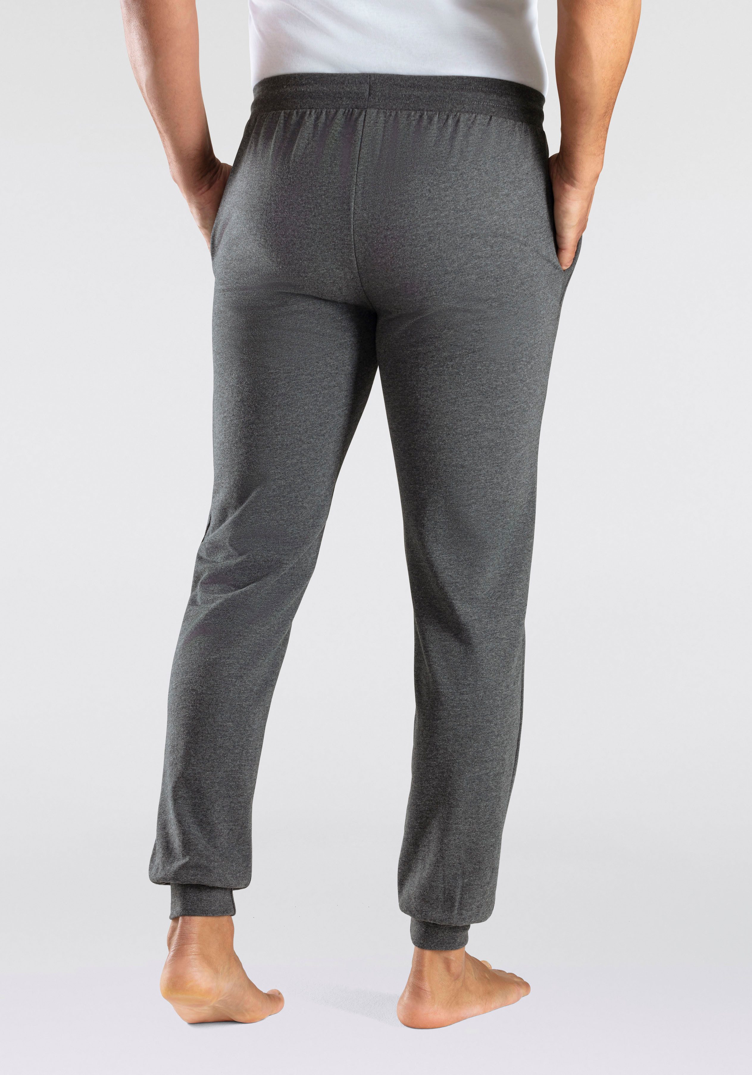 Bench. Loungewear Sweathose Jogginghose mit Kordel, aus Baumwoll-Mix – Bild 2 von 5