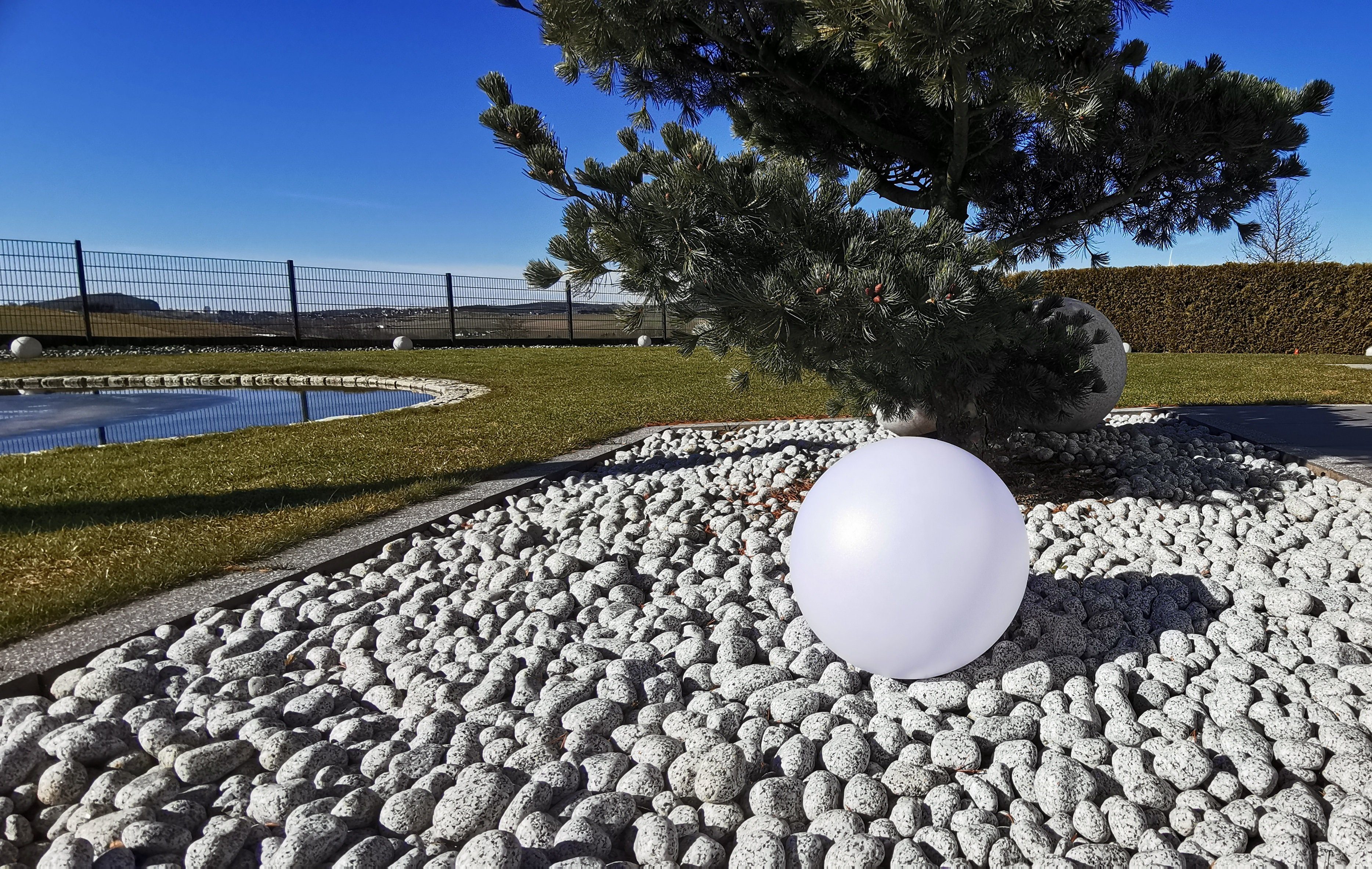 TRANGO LED Kugelleuchte, Farbwechsel, 1er Set SO-001 IP44 LED Solarleuchte in 20cm Durchmesser Weiß matt mit 3000K warmweiß LED & RGB …