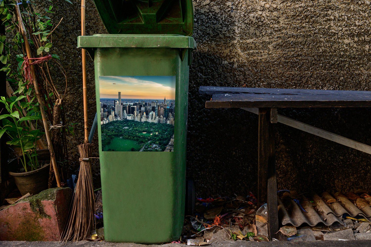 MuchoWow Wandsticker New York - Mülltonne, Container, Central (1 Abfalbehälter Amerika - Sticker, Mülleimer-aufkleber, St), Park